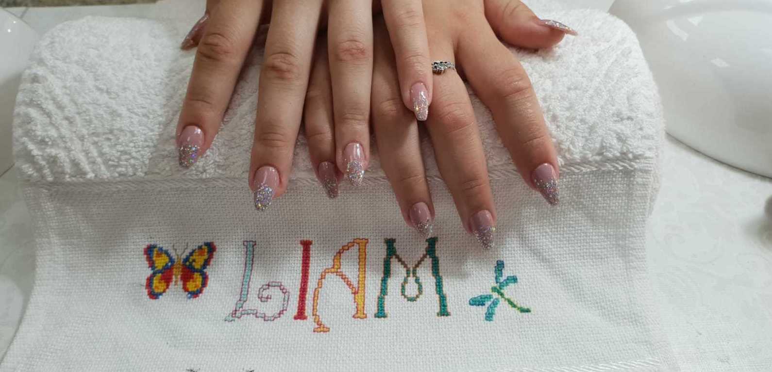 Manicure and pedicure: Services de Beauty Salon Liam Manicure and pedicure: Services de Beauty Salon Liam
