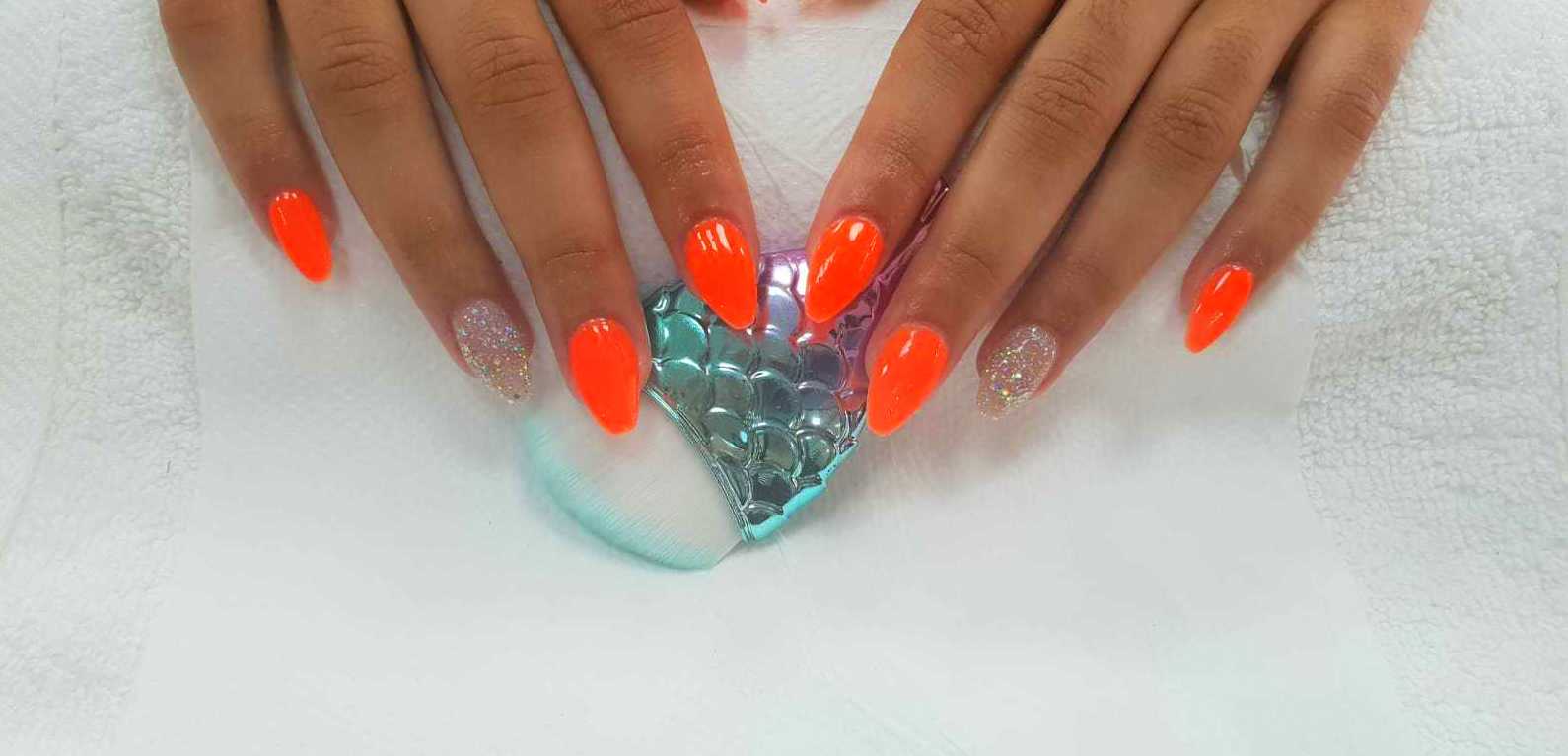 Manicure and pedicure: Services de Beauty Salon Liam Manicure and pedicure: Services de Beauty Salon Liam