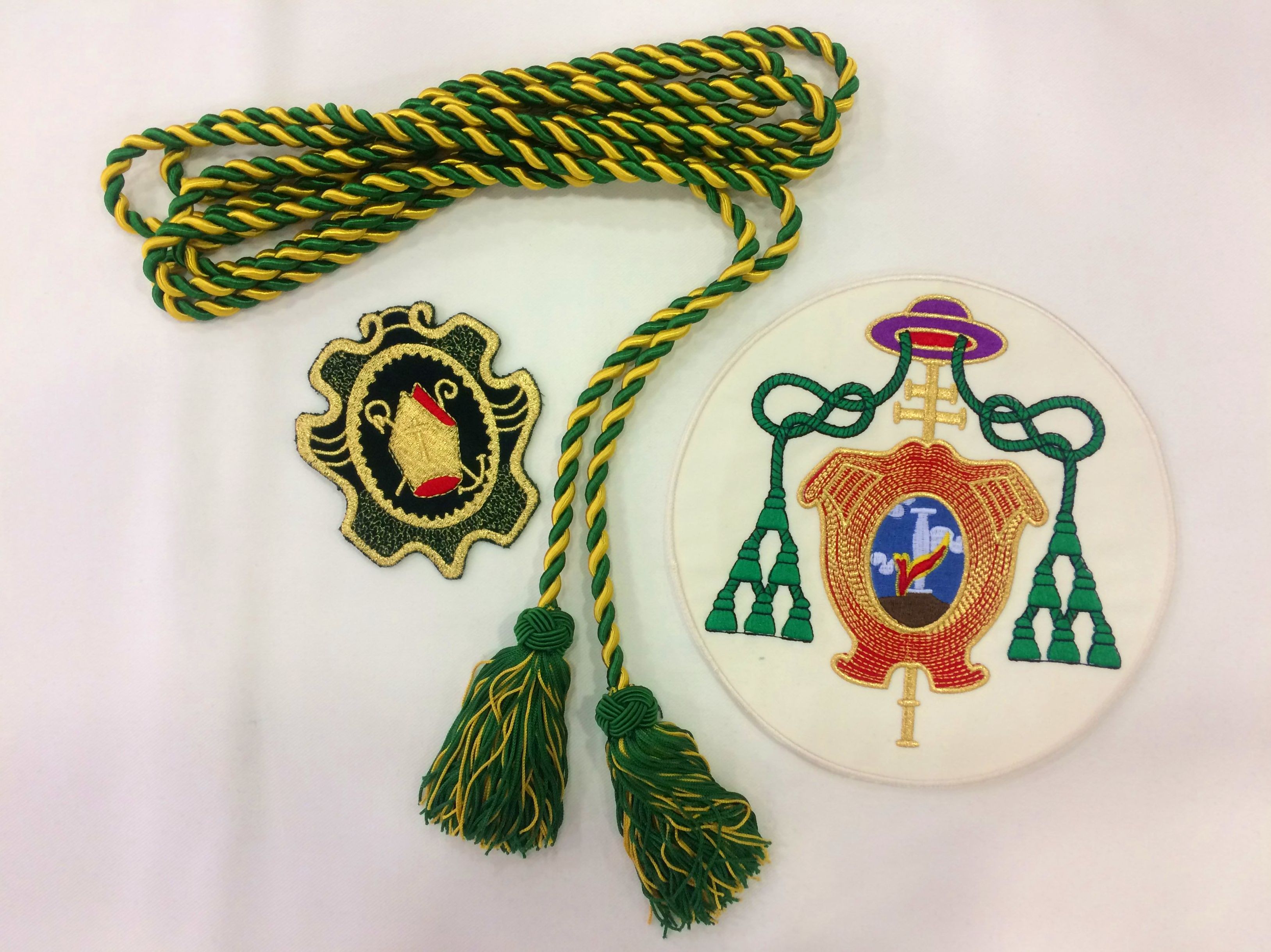 Escudos y Cíngulos de Hermandades: Productos de Almacenes Velasco - Herederos José Abad Escudos y Cíngulos de Hermandades: Productos de Almacenes Velasco - Herederos José Abad