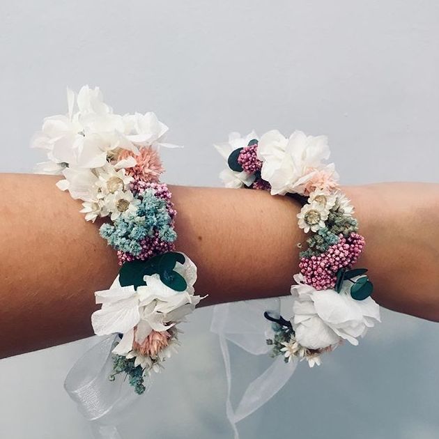 TOCADOS Y ACCESORIOS NOVIAS, COMUNION. ARTESANÍA FLOR PRESERVADA, ENCARGO : Servicios de C. López TOCADOS Y ACCESORIOS NOVIAS, COMUNION. ARTESANÍA FLOR PRESERVADA, ENCARGO : Servicios de C. López