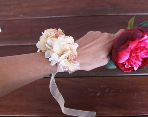TOCADOS Y ACCESORIOS NOVIAS, COMUNION. ARTESANÍA FLOR PRESERVADA, ENCARGO : Servicios de C. López TOCADOS Y ACCESORIOS NOVIAS, COMUNION. ARTESANÍA FLOR PRESERVADA, ENCARGO : Servicios de C. López