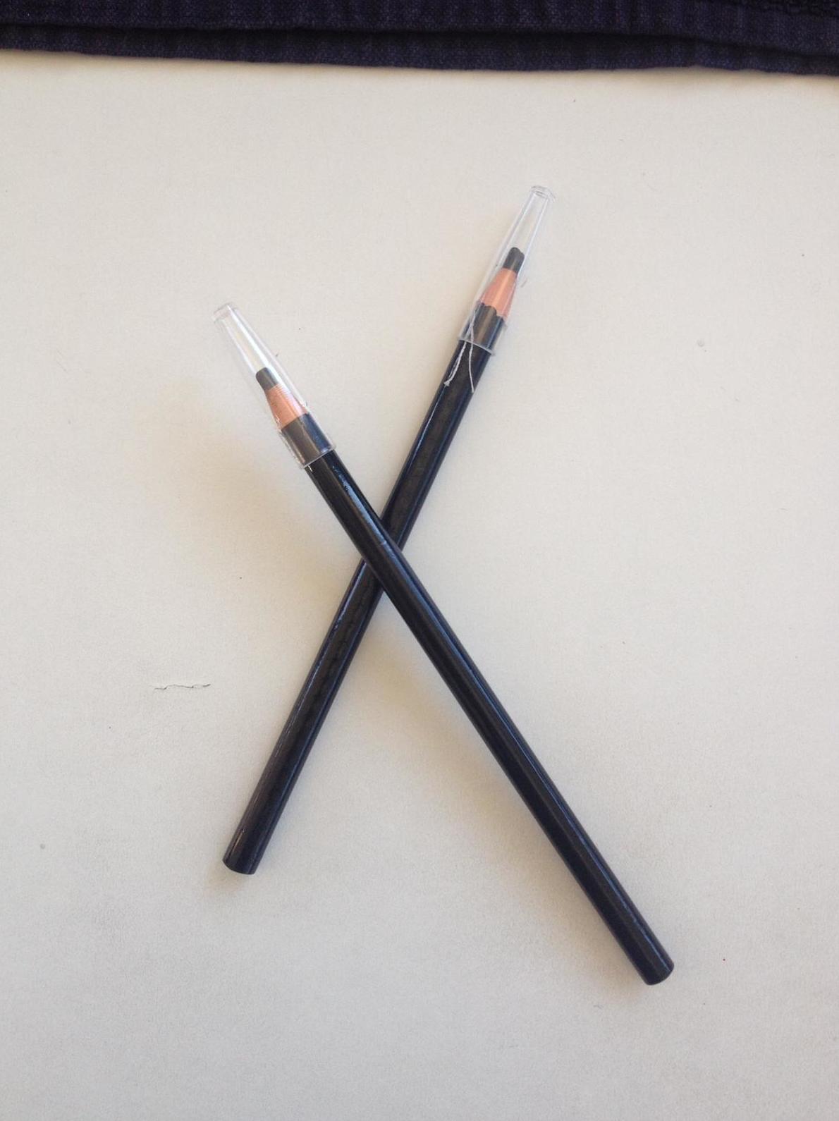 Venta de productos extensiones de pestañas, microblading cejas: Servicios de C. López Venta de productos extensiones de pestañas, microblading cejas: Servicios de C. López