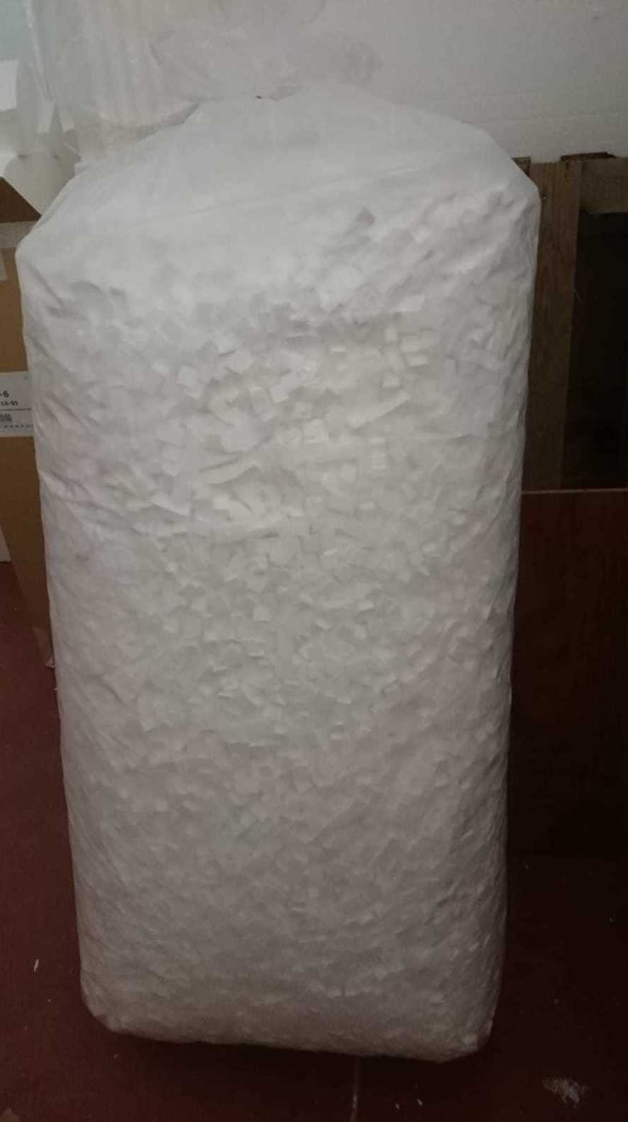 BOLSAS DE MATERIAL DE RELLENO ECONOMICO DE PUFF PARTICULAS O TROCITOS DE POLIESTIRENO EXPANDIDO O CORCHO BLANCO BOLSAS DE MATERIAL DE RELLENO ECONOMICO DE PUFF PARTICULAS O TROCITOS DE POLIESTIRENO EXPANDIDO O CORCHO BLANCO
