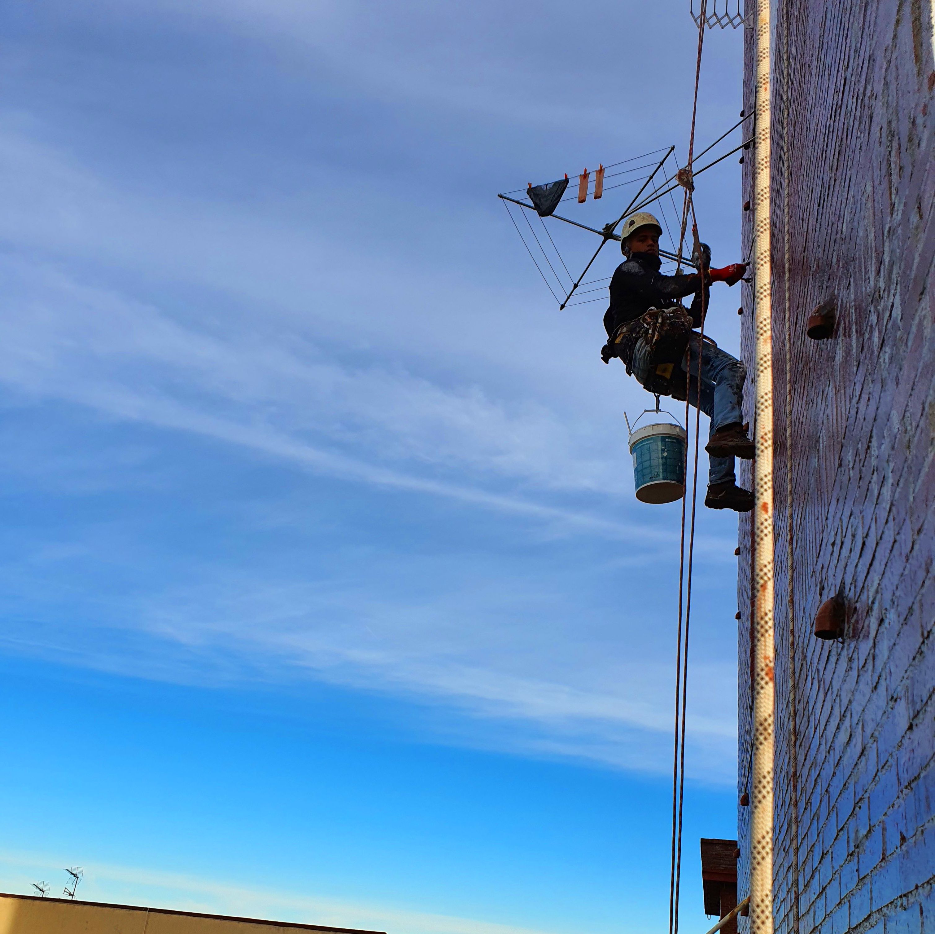 Trabajos verticales: Servicios de Fachadas Arlberg Trabajos verticales: Servicios de Fachadas Arlberg
