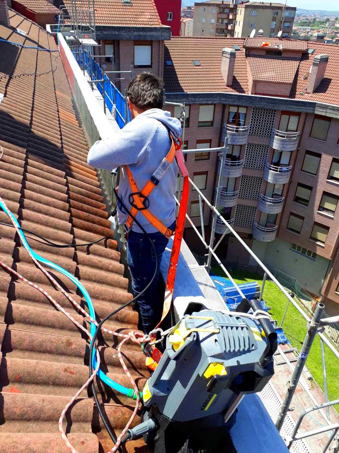 Limpieza y mantenimiento de tejados: Servicios de Fachadas Arlberg Limpieza y mantenimiento de tejados: Servicios de Fachadas Arlberg