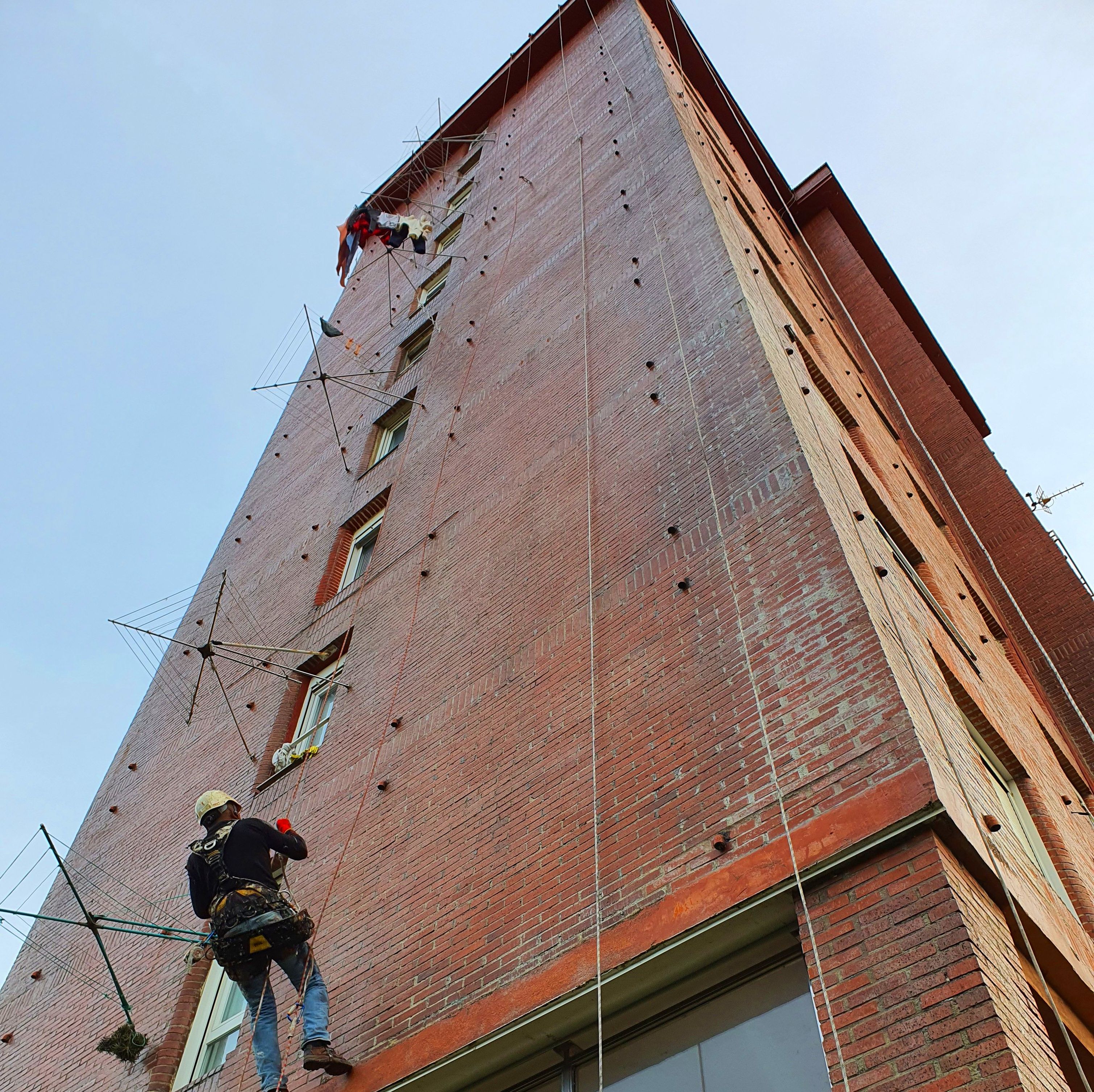 Trabajos verticales: Servicios de Fachadas Arlberg Trabajos verticales: Servicios de Fachadas Arlberg