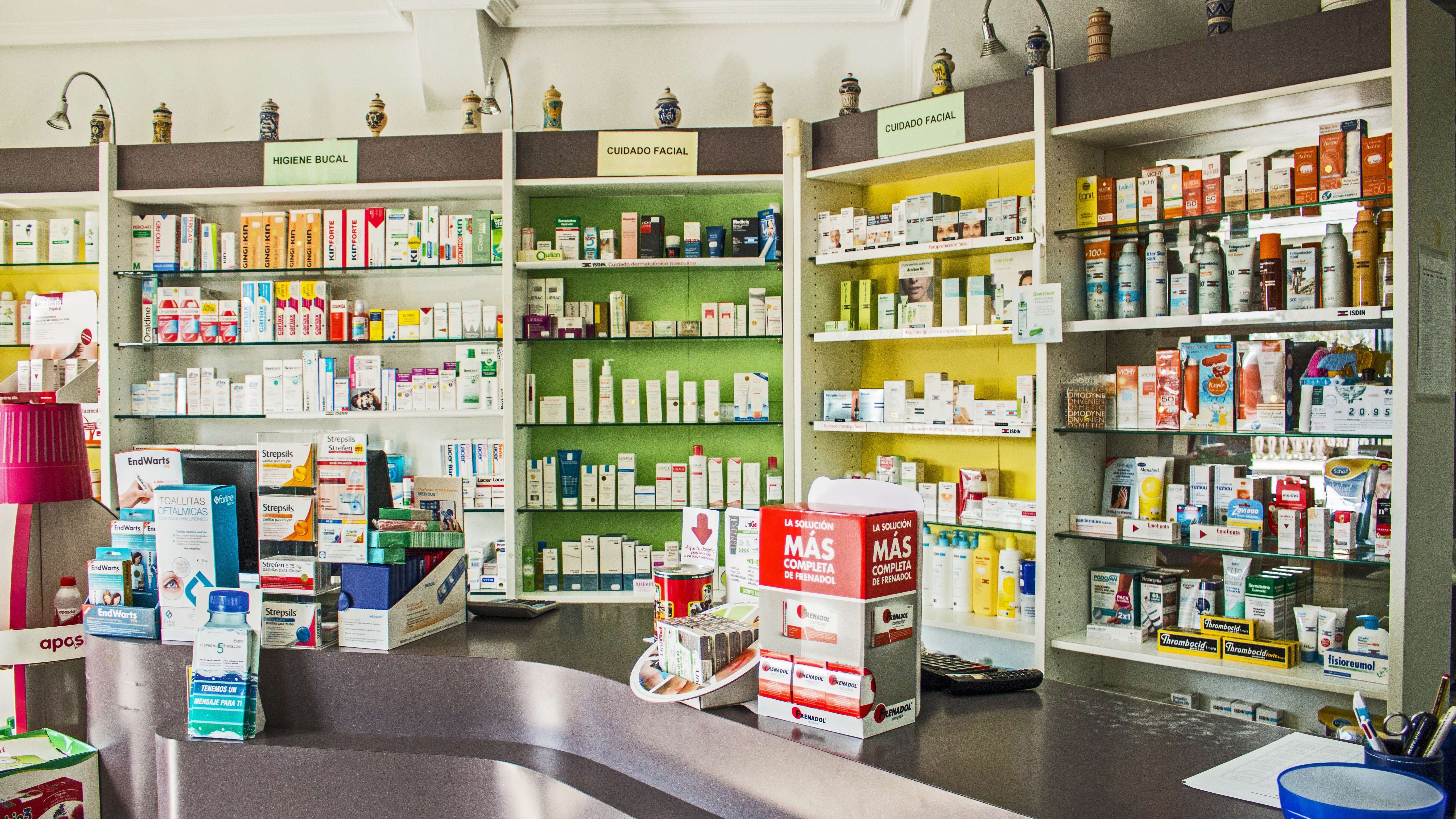 Productos cosméticos y de farmacia en Narón