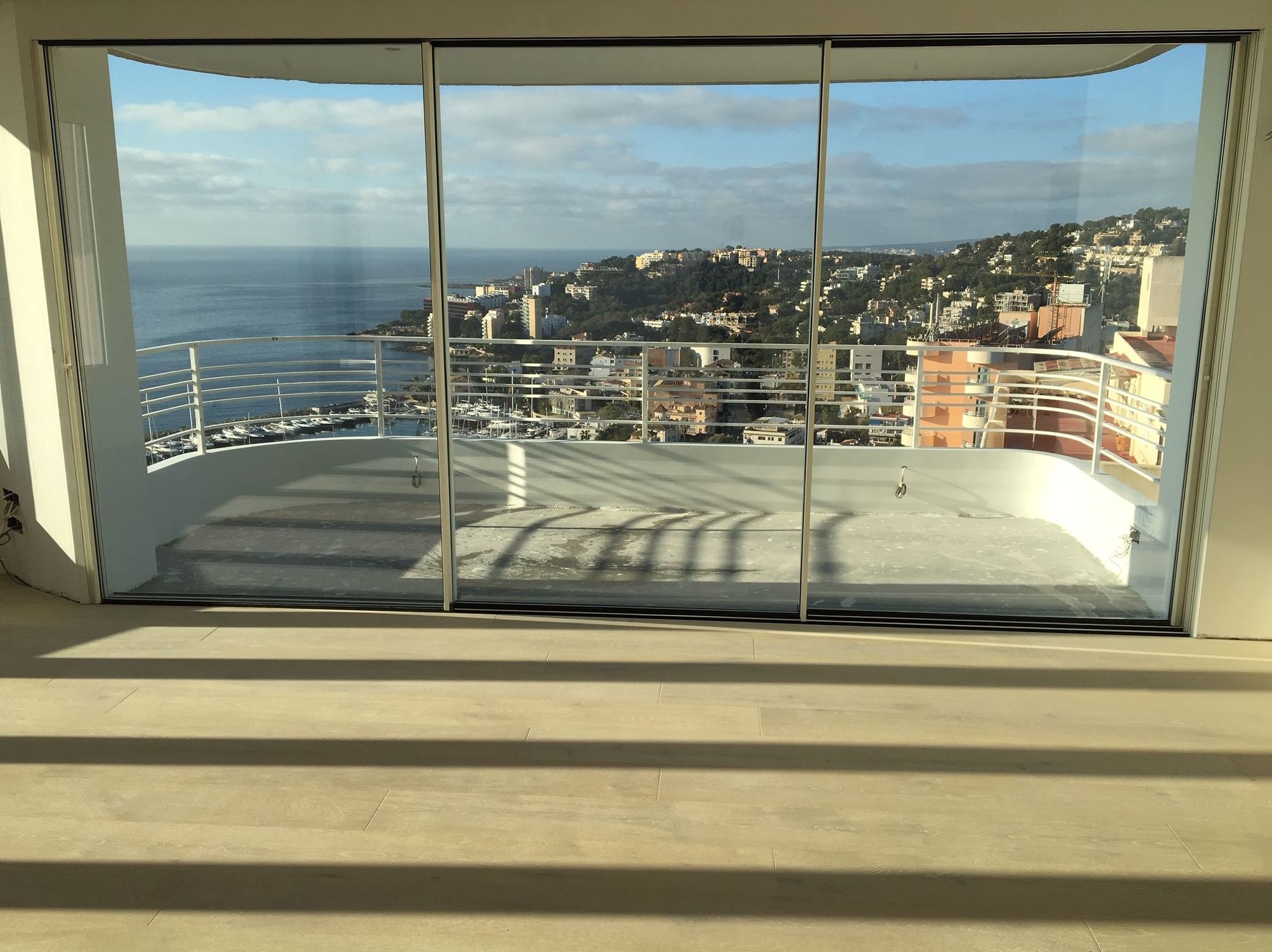 Ventanas y puertas de aluminio: Servicios de Prestarea Balear Ventanas y puertas de aluminio: Servicios de Prestarea Balear