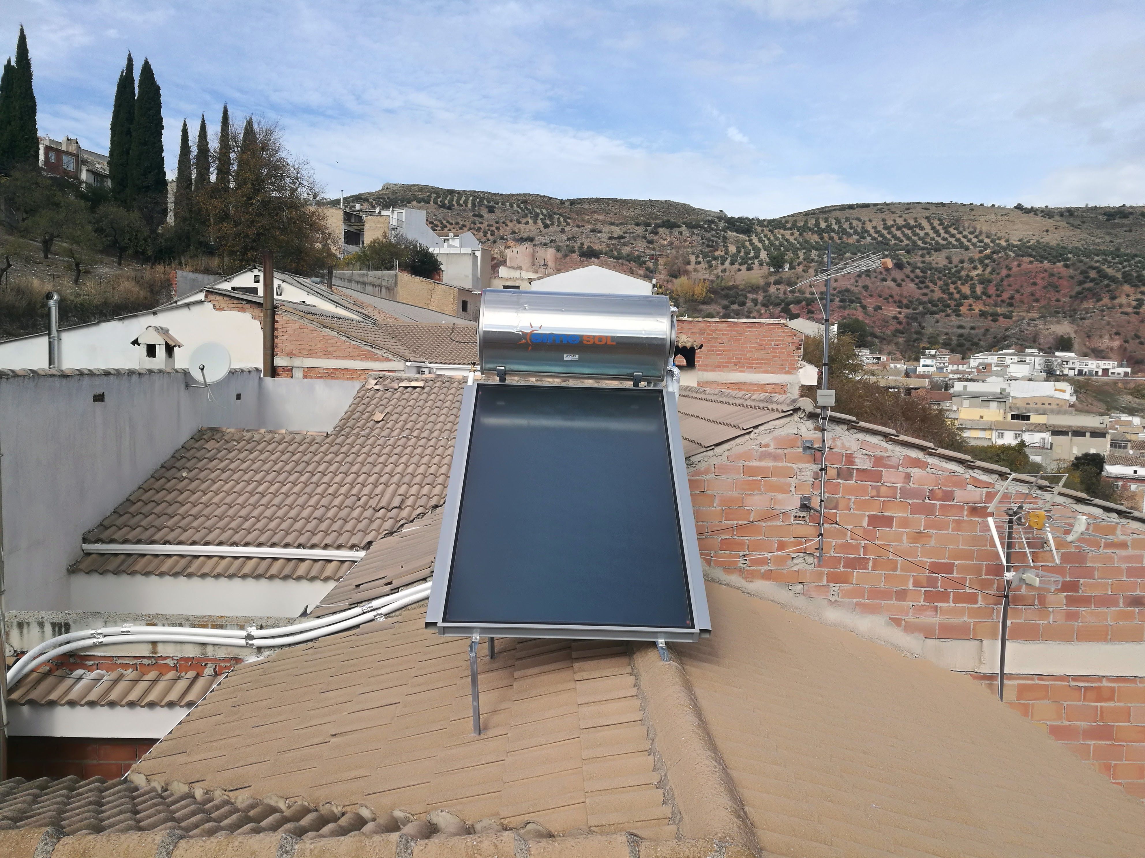 Energía solar térmica y fotovoltaica: Servicios de Instalaciones Pulido Energía solar térmica y fotovoltaica: Servicios de Instalaciones Pulido