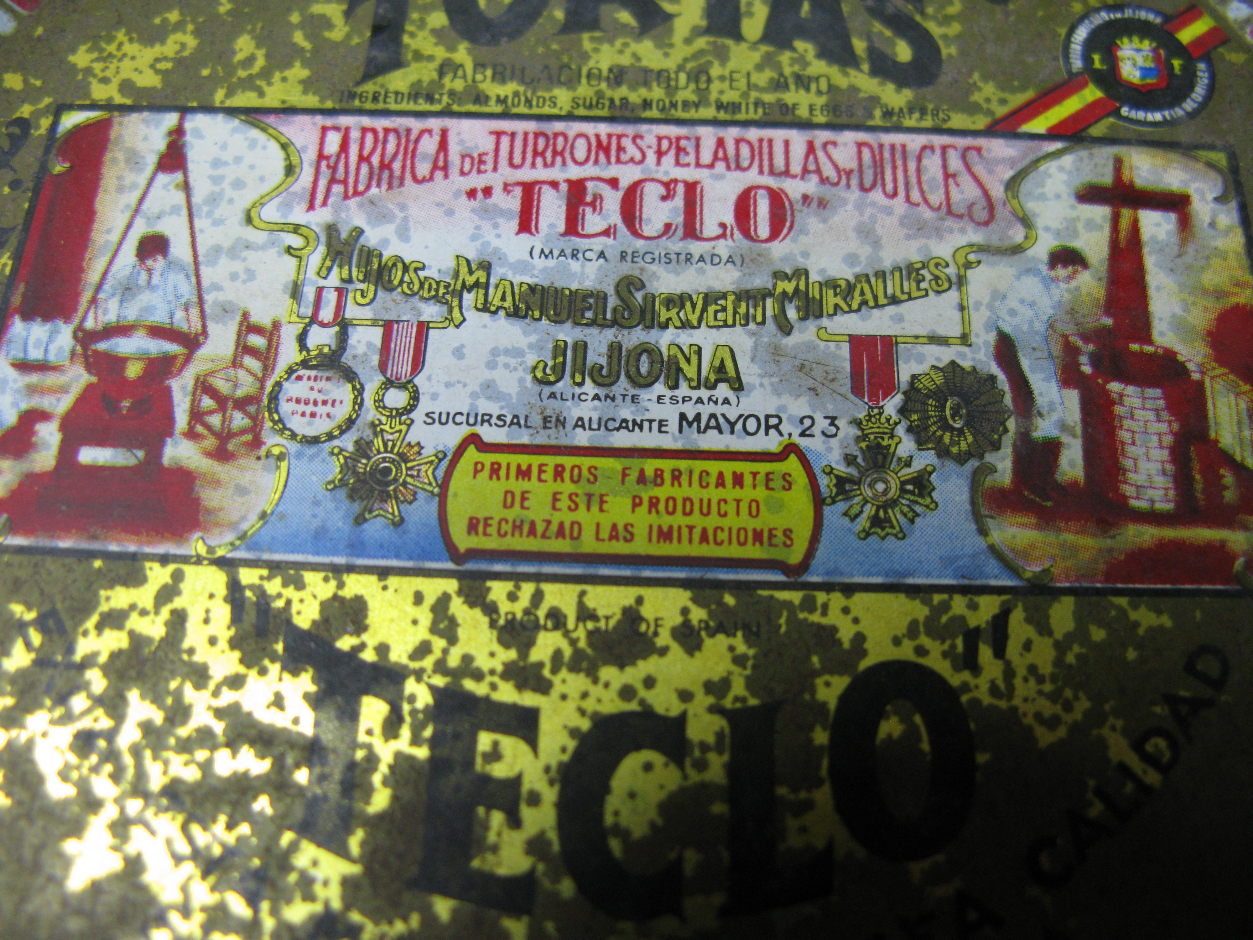 Caja de latón de dulces antigua: Productos y servicios de Pirandello Restauro Caja de latón de dulces antigua: Productos y servicios de Pirandello Restauro