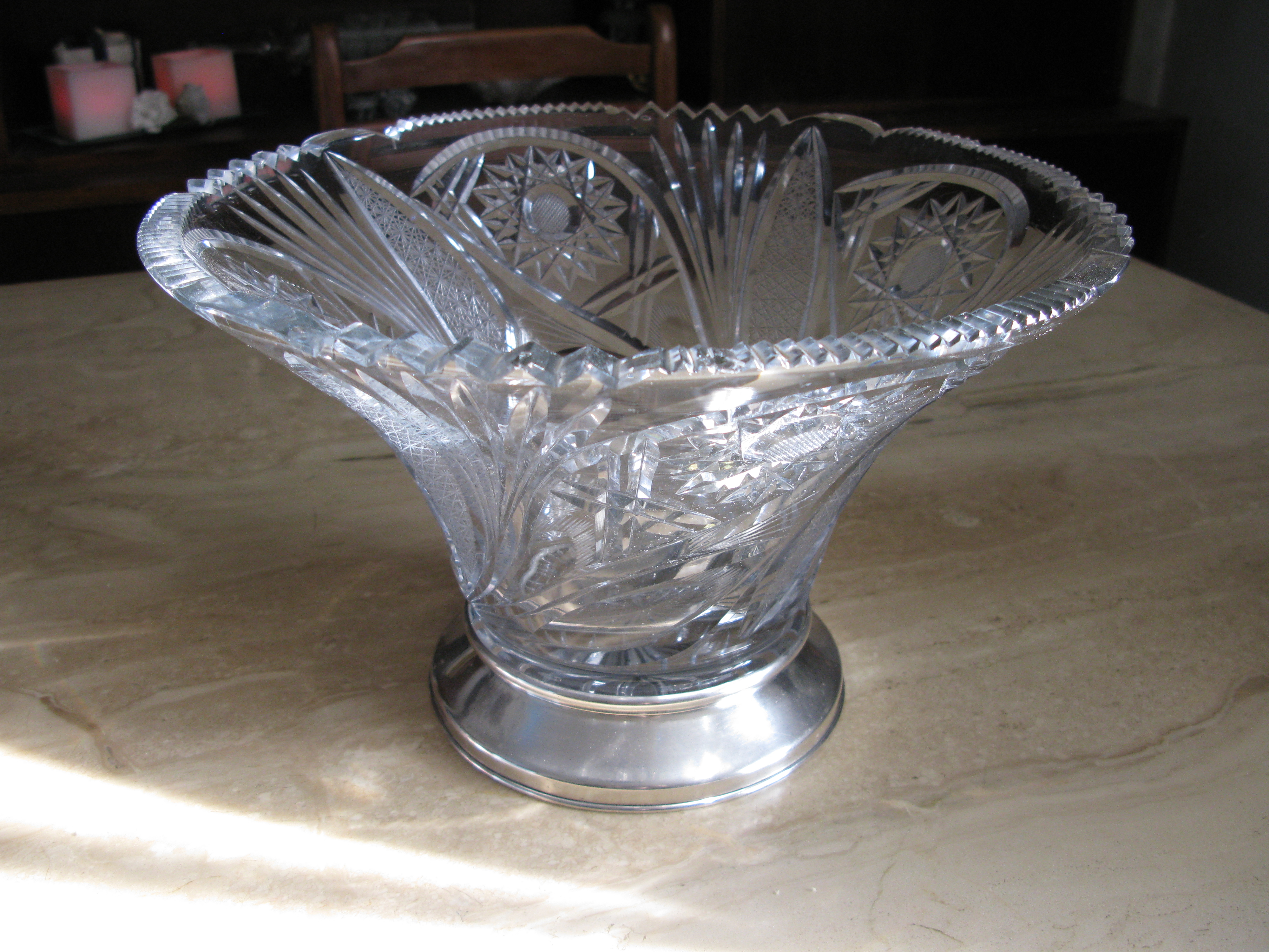 Centro de cristal tallado y pie de plata: Productos y servicios de Pirandello Restauro Centro de cristal tallado y pie de plata: Productos y servicios de Pirandello Restauro