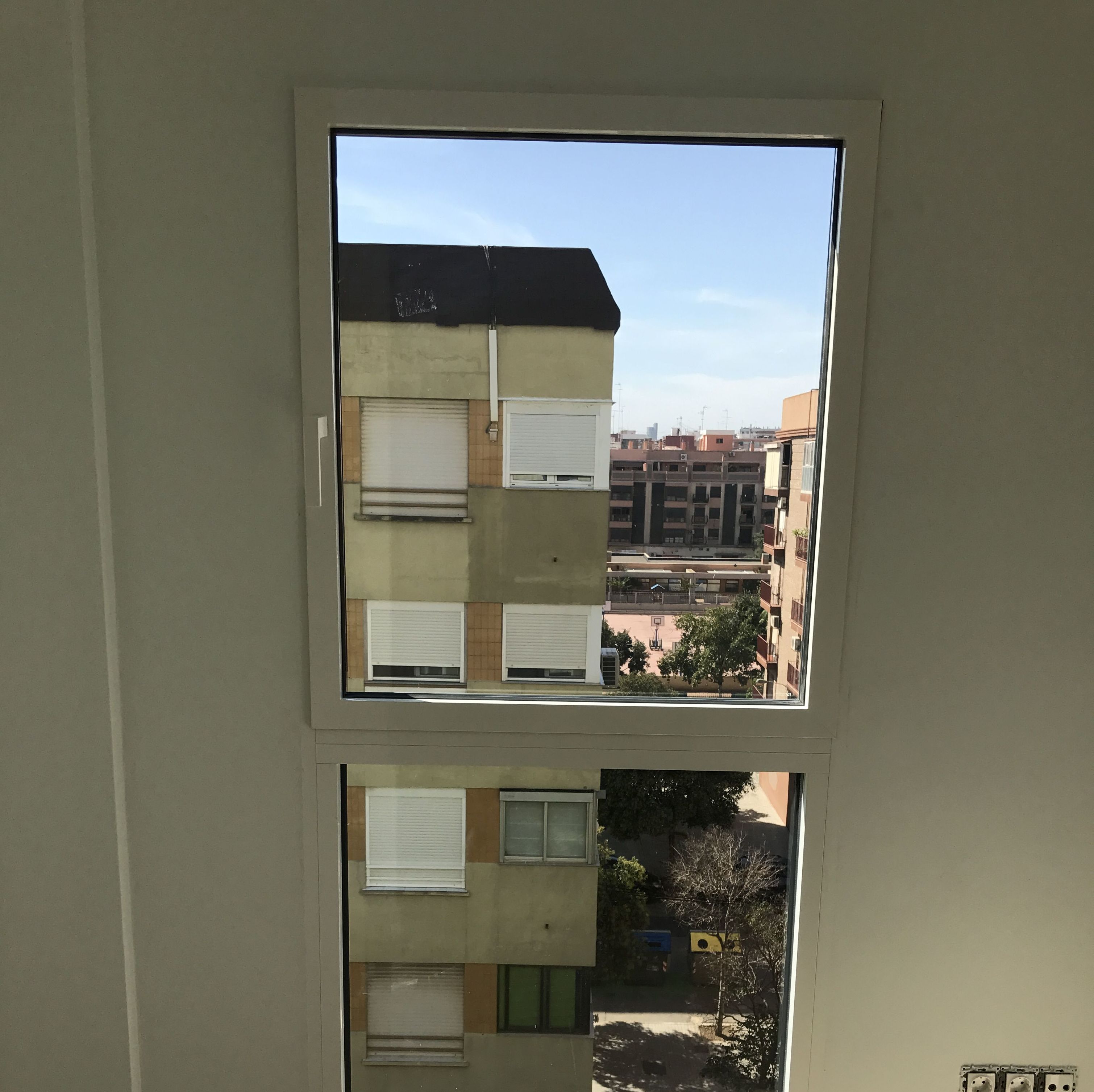 Ventana aluminio con rotura puente térmico hoja oculta bisagra oculta Ventana aluminio con rotura puente térmico hoja oculta bisagra oculta