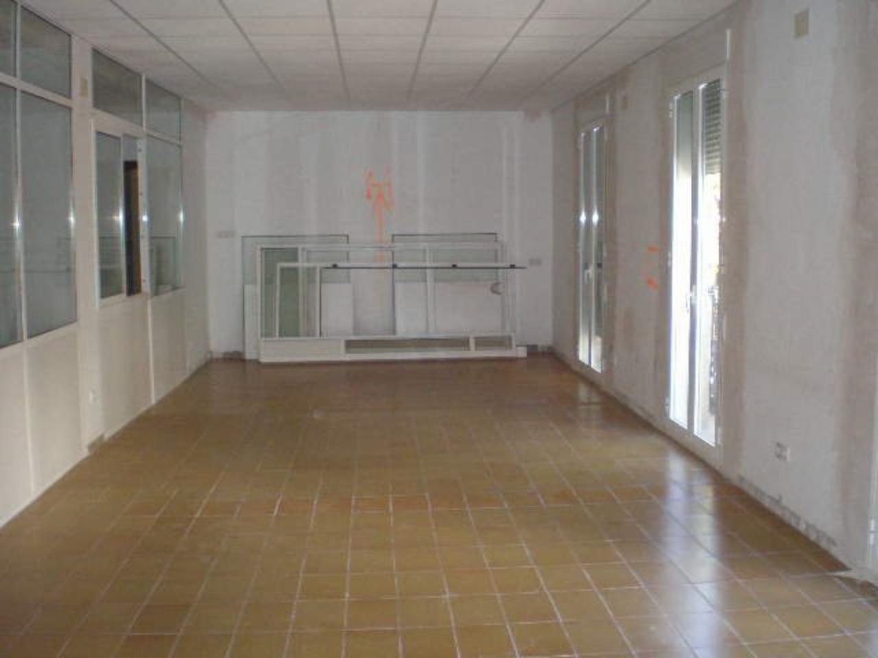 Tortosa Centro - Local en Alquiler - Exp: 04081: Inmuebles de Fincas Baix Ebre Tortosa Centro - Local en Alquiler - Exp: 04081: Inmuebles de Fincas Baix Ebre