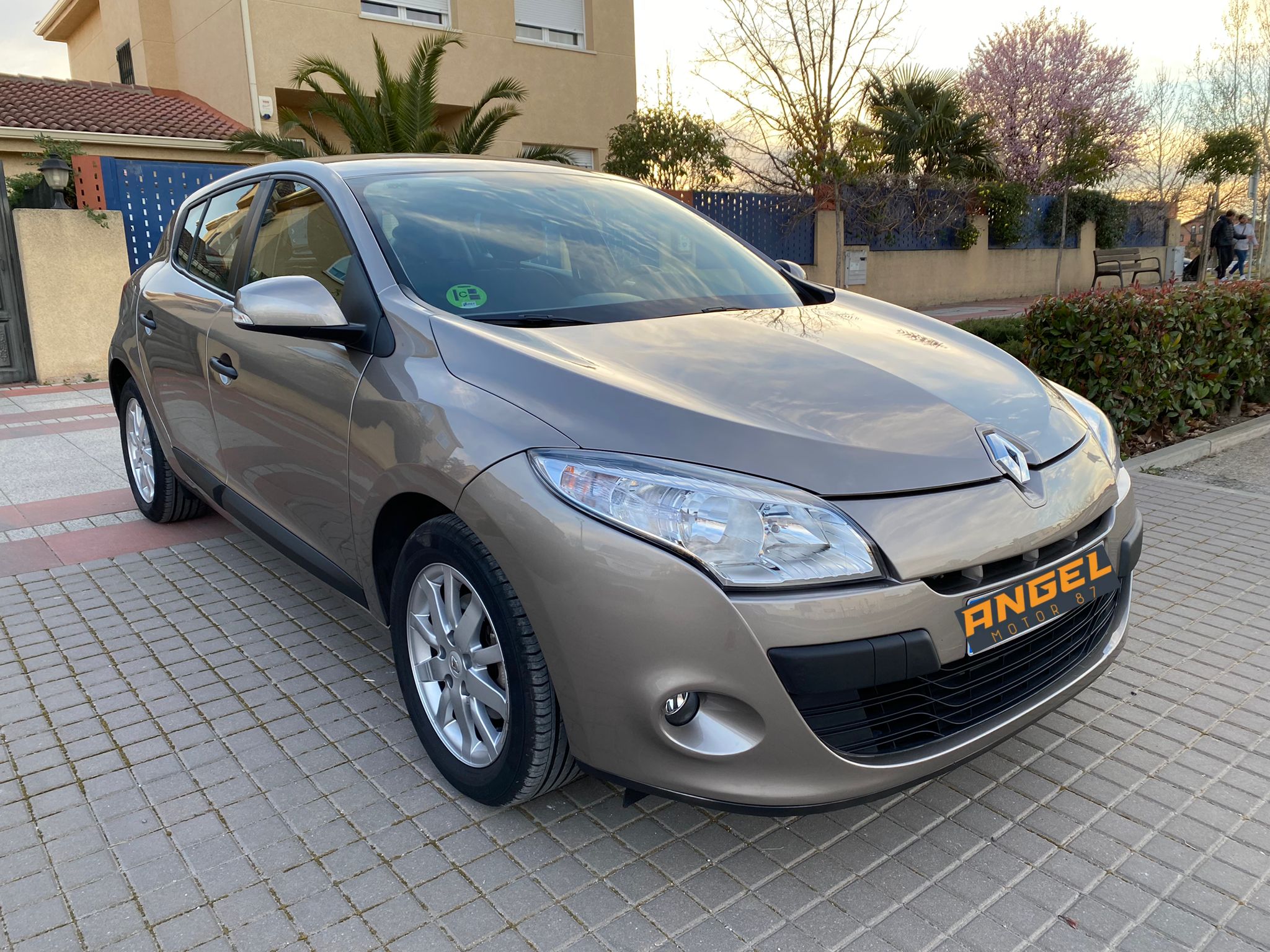 Renault Megane 1.6i authentique 100cv: Catálogo y Servicios de Ángel Motor 87 Renault Megane 1.6i authentique 100cv: Catálogo y Servicios de Ángel Motor 87