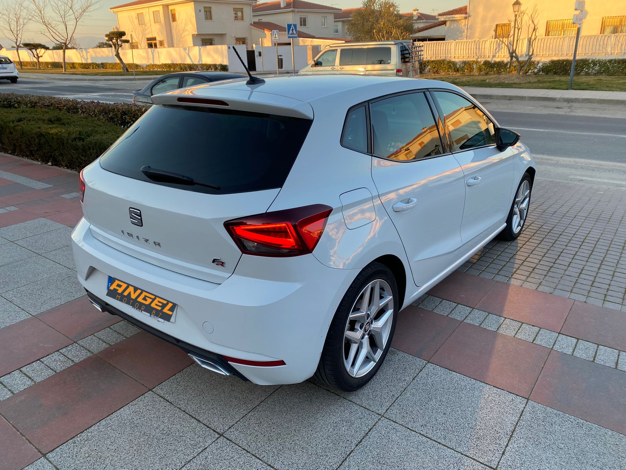 Seat Ibiza FR 1.0 ecoTSI 115cv: Catálogo y Servicios de Ángel Motor 87 Seat Ibiza FR 1.0 ecoTSI 115cv: Catálogo y Servicios de Ángel Motor 87