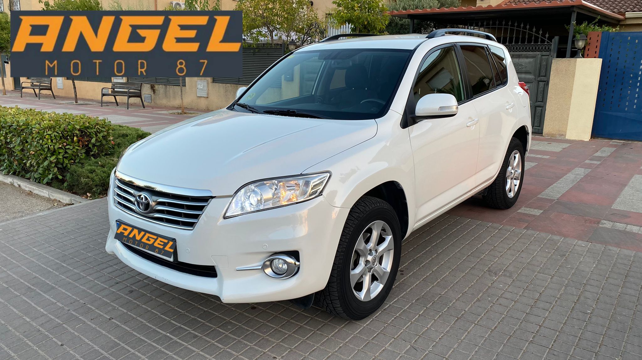 Toyota Rav4 2.2 D4D Advance 4X2: Catálogo y Servicios de Ángel Motor 87 Toyota Rav4 2.2 D4D Advance 4X2: Catálogo y Servicios de Ángel Motor 87
