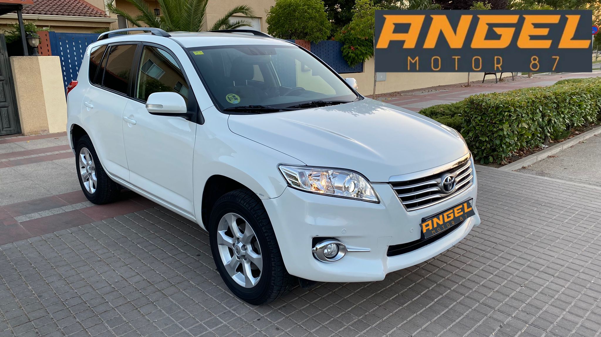 Toyota Rav4 2.2 D4D Advance 4X2: Catálogo y Servicios de Ángel Motor 87 Toyota Rav4 2.2 D4D Advance 4X2: Catálogo y Servicios de Ángel Motor 87