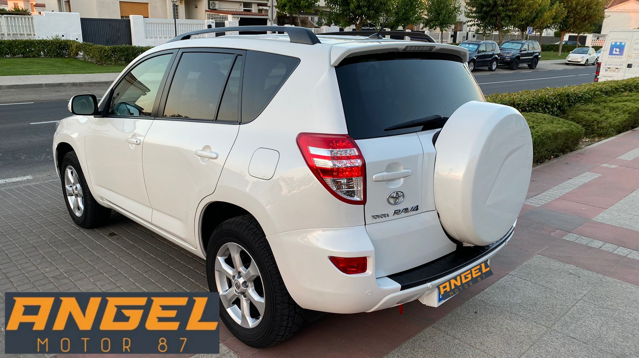 Toyota Rav4 2.2 D4D Advance 4X2: Catálogo y Servicios de Ángel Motor 87 Toyota Rav4 2.2 D4D Advance 4X2: Catálogo y Servicios de Ángel Motor 87