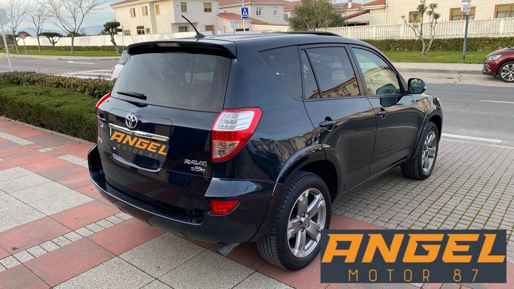 TOYOTA RAV4 2.2 DDCAT EXECUTIVE AUTOMATICO 4X4: Catálogo y Servicios de Ángel Motor 87 TOYOTA RAV4 2.2 DDCAT EXECUTIVE AUTOMATICO 4X4: Catálogo y Servicios de Ángel Motor 87
