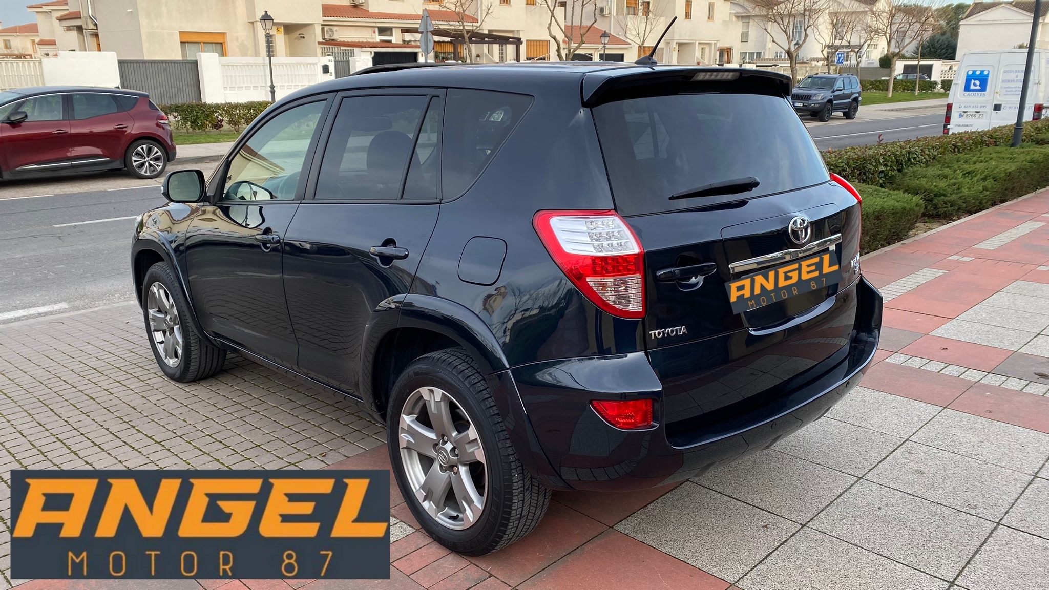 TOYOTA RAV4 2.2 DDCAT EXECUTIVE AUTOMATICO 4X4: Catálogo y Servicios de Ángel Motor 87 TOYOTA RAV4 2.2 DDCAT EXECUTIVE AUTOMATICO 4X4: Catálogo y Servicios de Ángel Motor 87