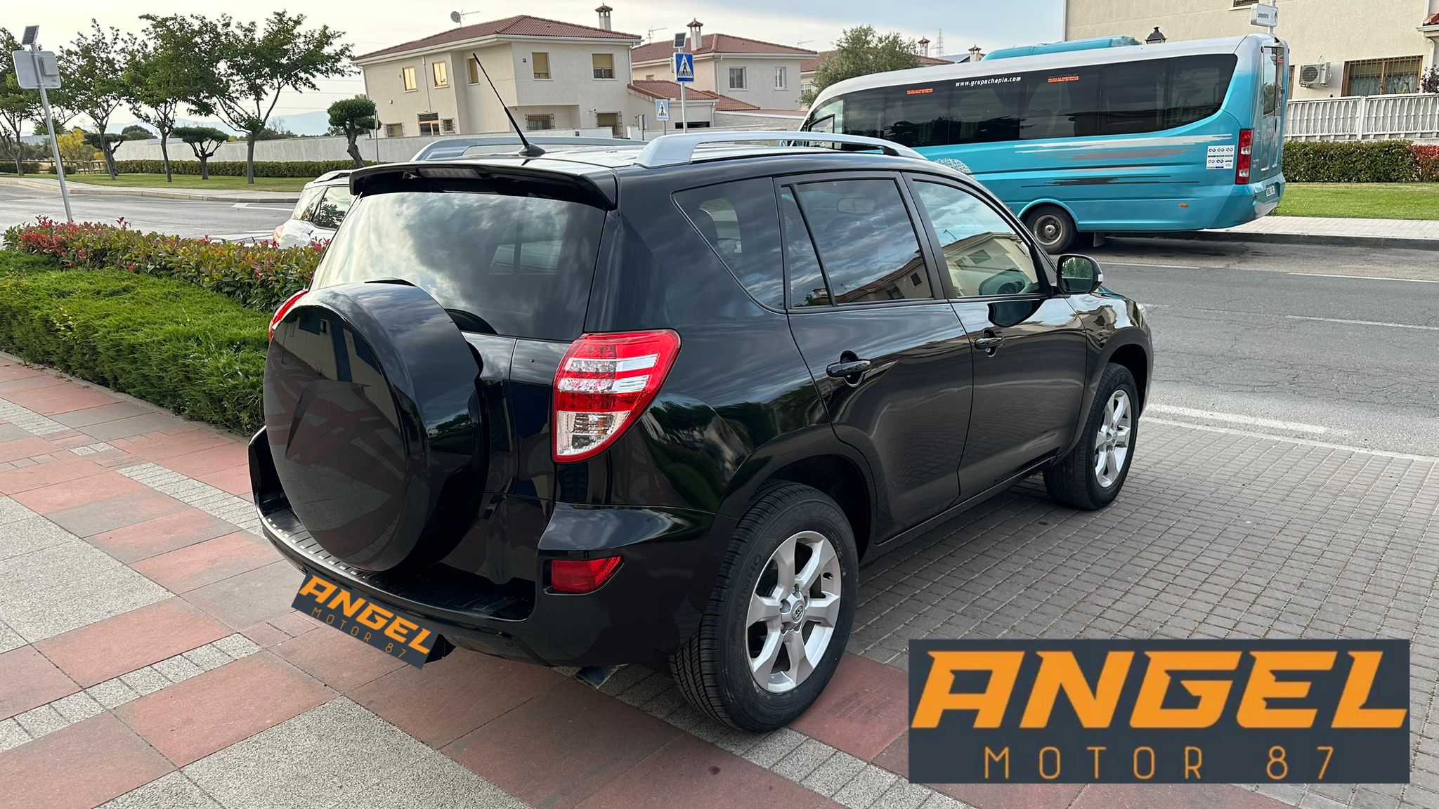 Toyota Rav4 2.2 D4D Advance 4X4: Catálogo y Servicios de Ángel Motor 87 Toyota Rav4 2.2 D4D Advance 4X4: Catálogo y Servicios de Ángel Motor 87