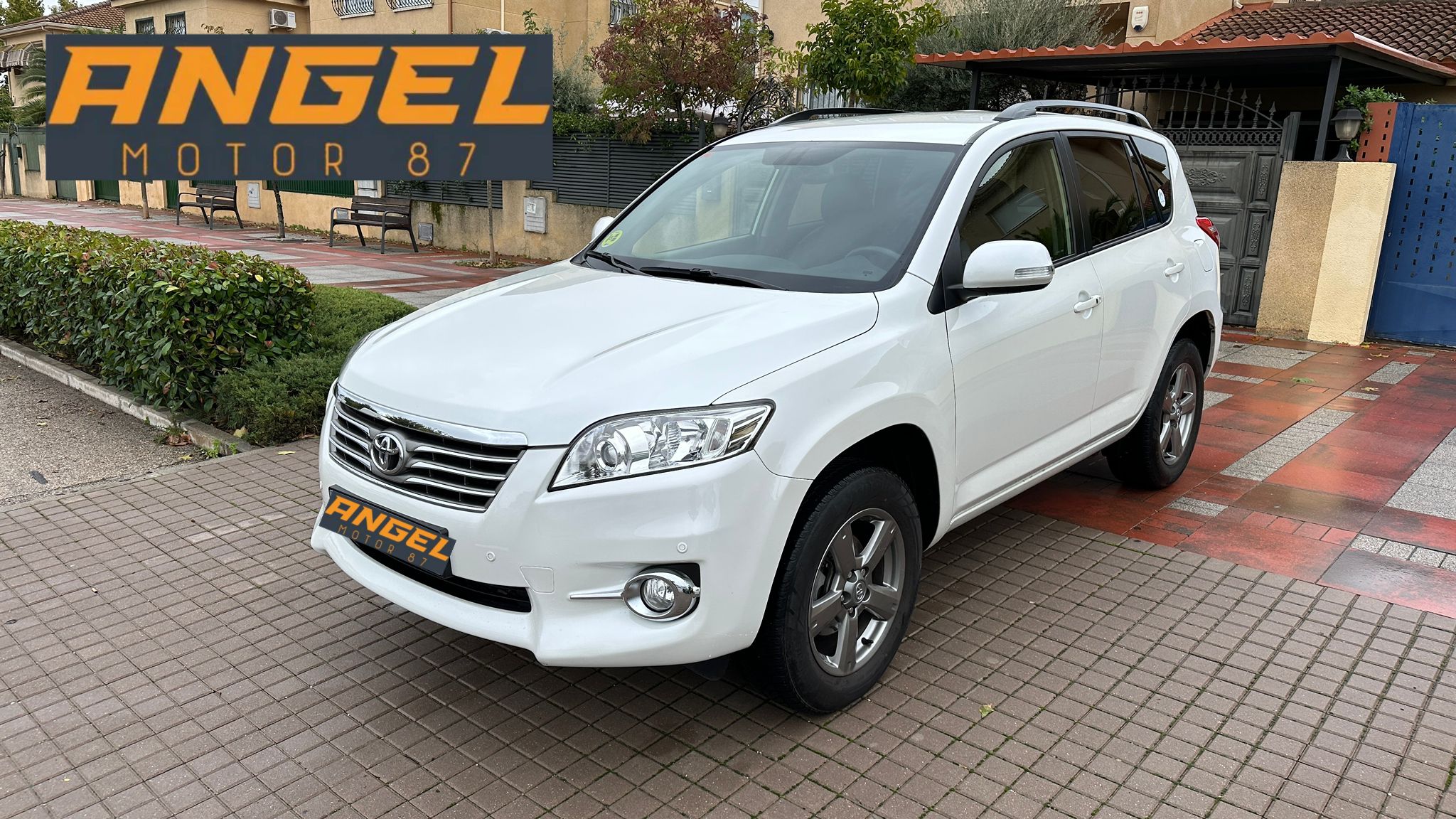 Toyota Rav4 2.2 D4D Advance 4X4: Catálogo y Servicios de Ángel Motor 87 Toyota Rav4 2.2 D4D Advance 4X4: Catálogo y Servicios de Ángel Motor 87