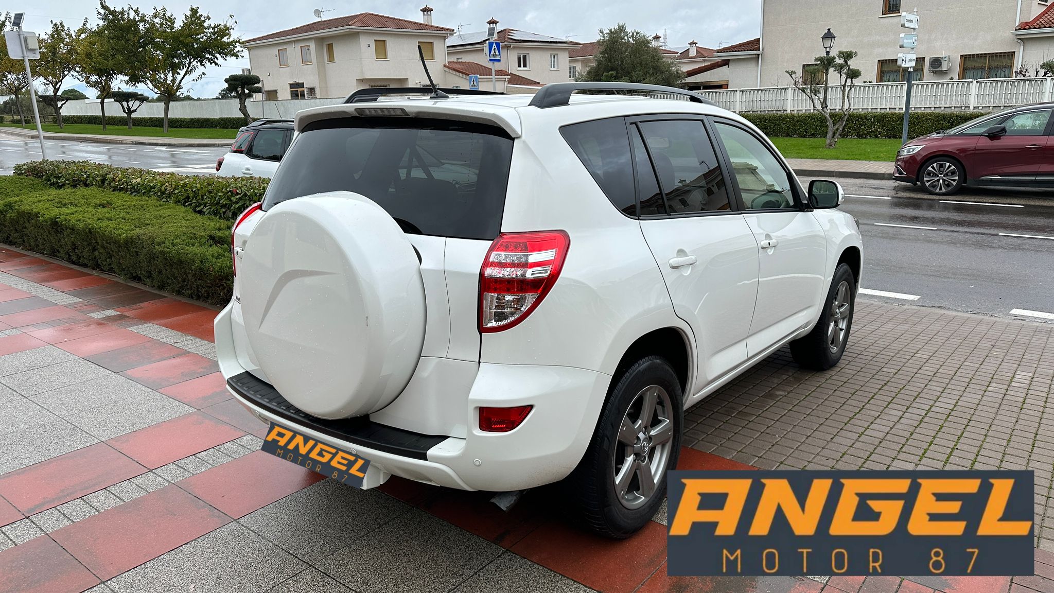 Toyota Rav4 2.2 D4D Advance 4X4: Catálogo y Servicios de Ángel Motor 87 Toyota Rav4 2.2 D4D Advance 4X4: Catálogo y Servicios de Ángel Motor 87