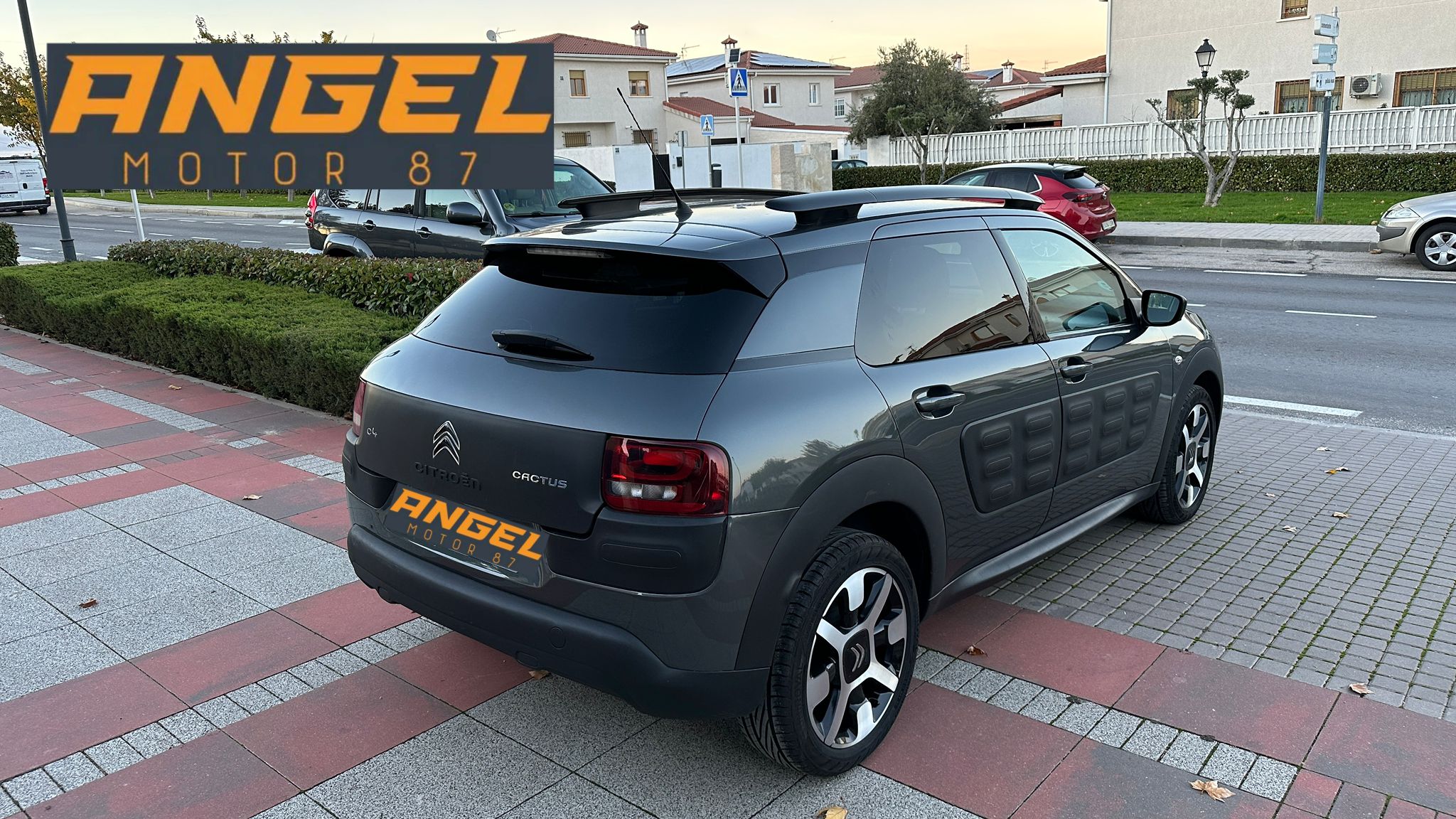 Citroën C4 Cactus BlueHDI 100cv ETG6 Feel 5p: Catálogo y Servicios de Ángel Motor 87 Citroën C4 Cactus BlueHDI 100cv ETG6 Feel 5p: Catálogo y Servicios de Ángel Motor 87