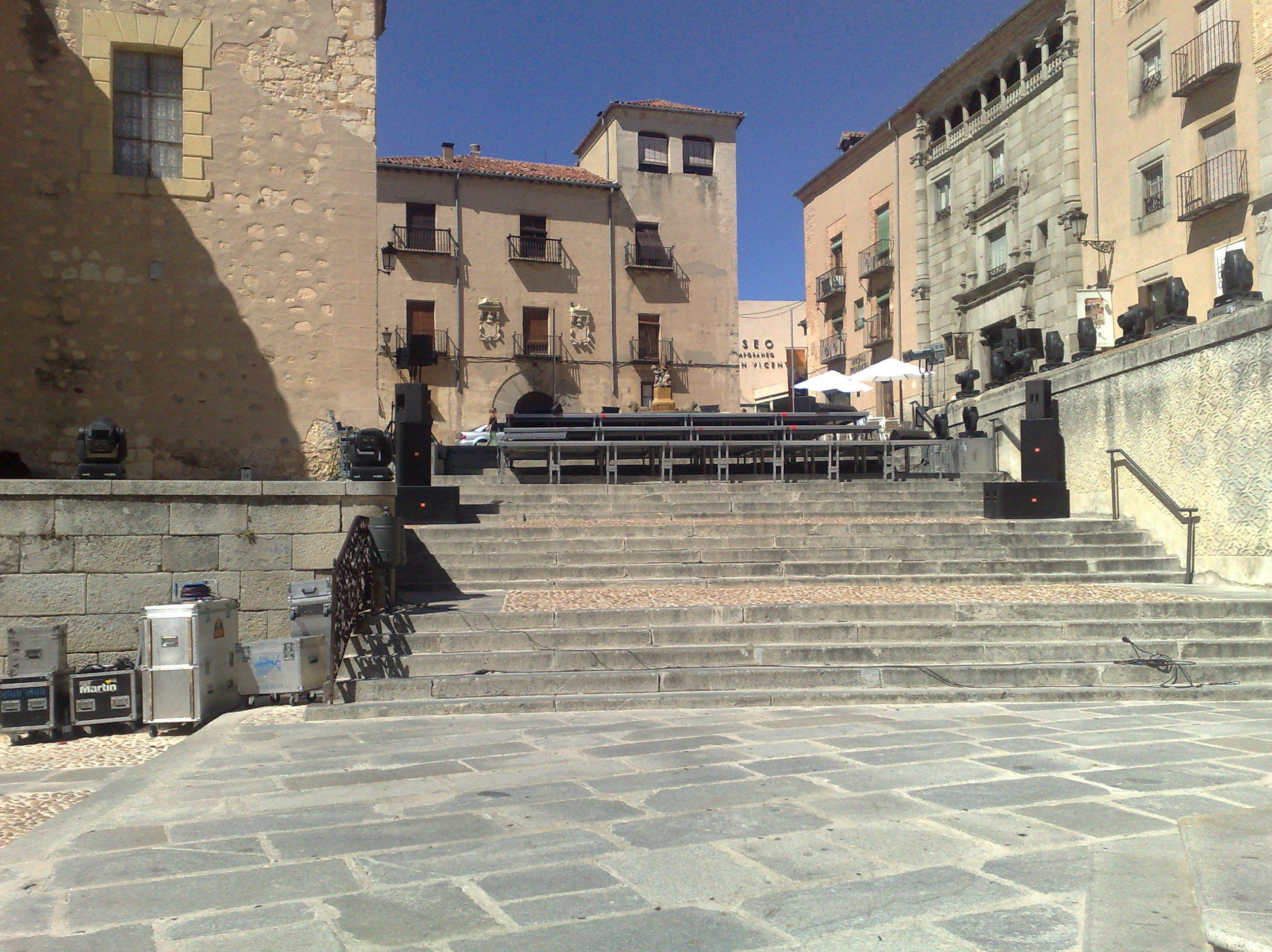 ESCENARIO PLAZA DE SAN MARTIN -MONTAJE-