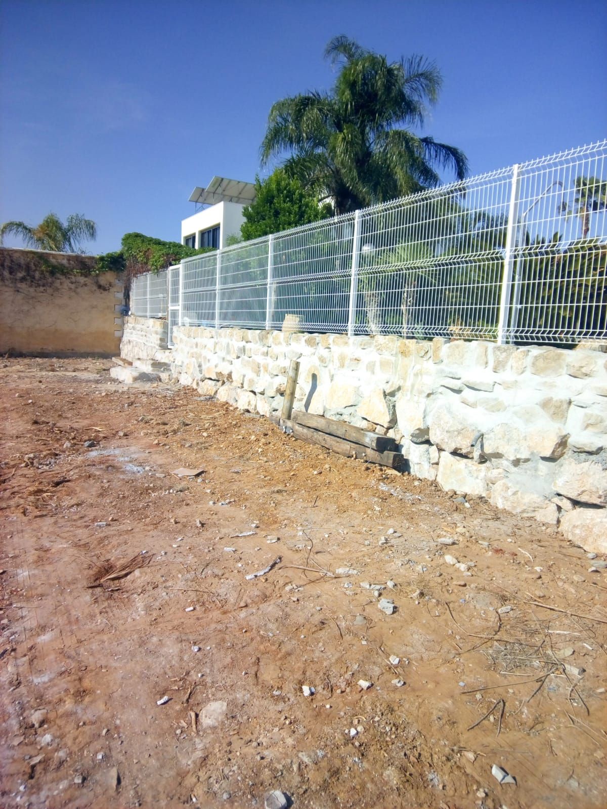 Cerramiento en paño electrosoldado: Productos y Servicios de Mallas Aroa Cerramiento en paño electrosoldado: Productos y Servicios de Mallas Aroa