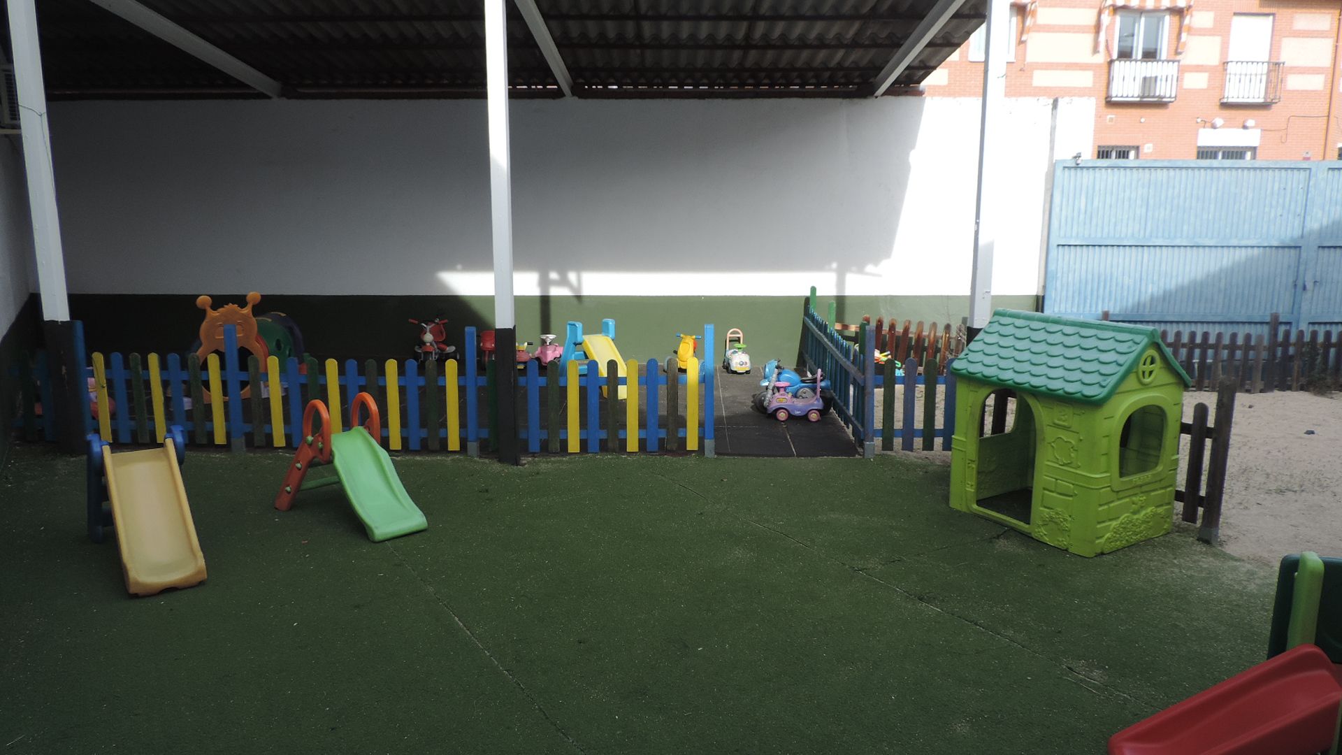 Patio: Servicios de Los Pequeñitos Escuela Infantil Patio: Servicios de Los Pequeñitos Escuela Infantil