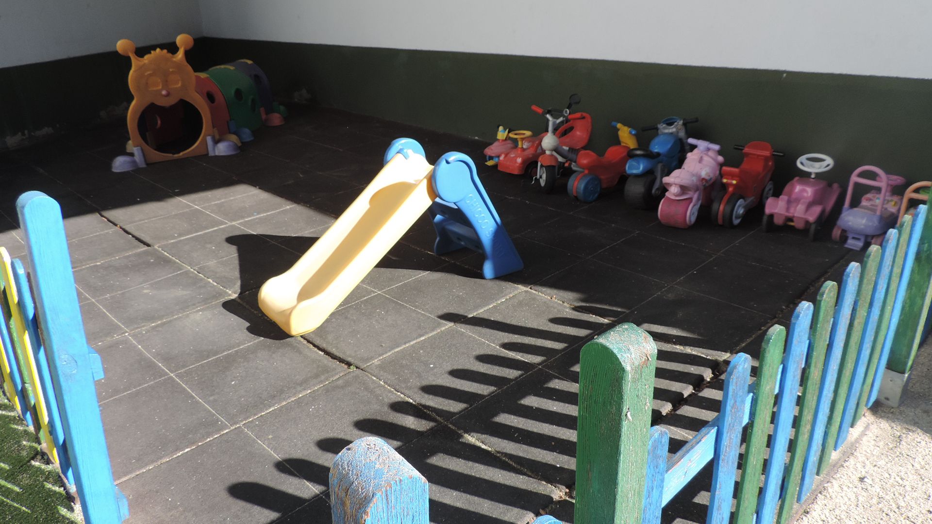 Patio: Servicios de Los Pequeñitos Escuela Infantil Patio: Servicios de Los Pequeñitos Escuela Infantil