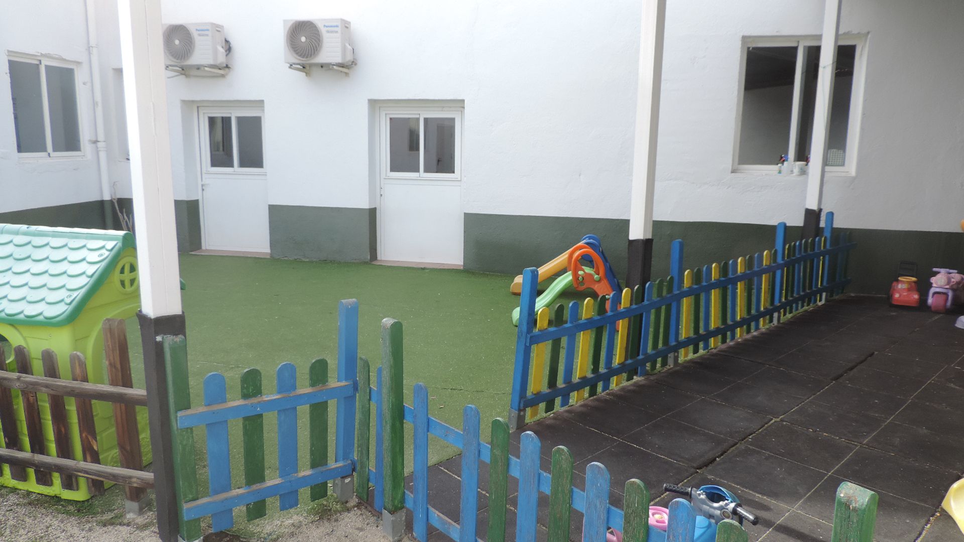 Patio: Servicios de Los Pequeñitos Escuela Infantil Patio: Servicios de Los Pequeñitos Escuela Infantil