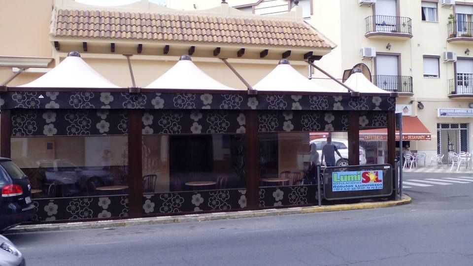 El antes y el después de un local: Modelos de Toldos Alcántara El antes y el después de un local: Modelos de Toldos Alcántara