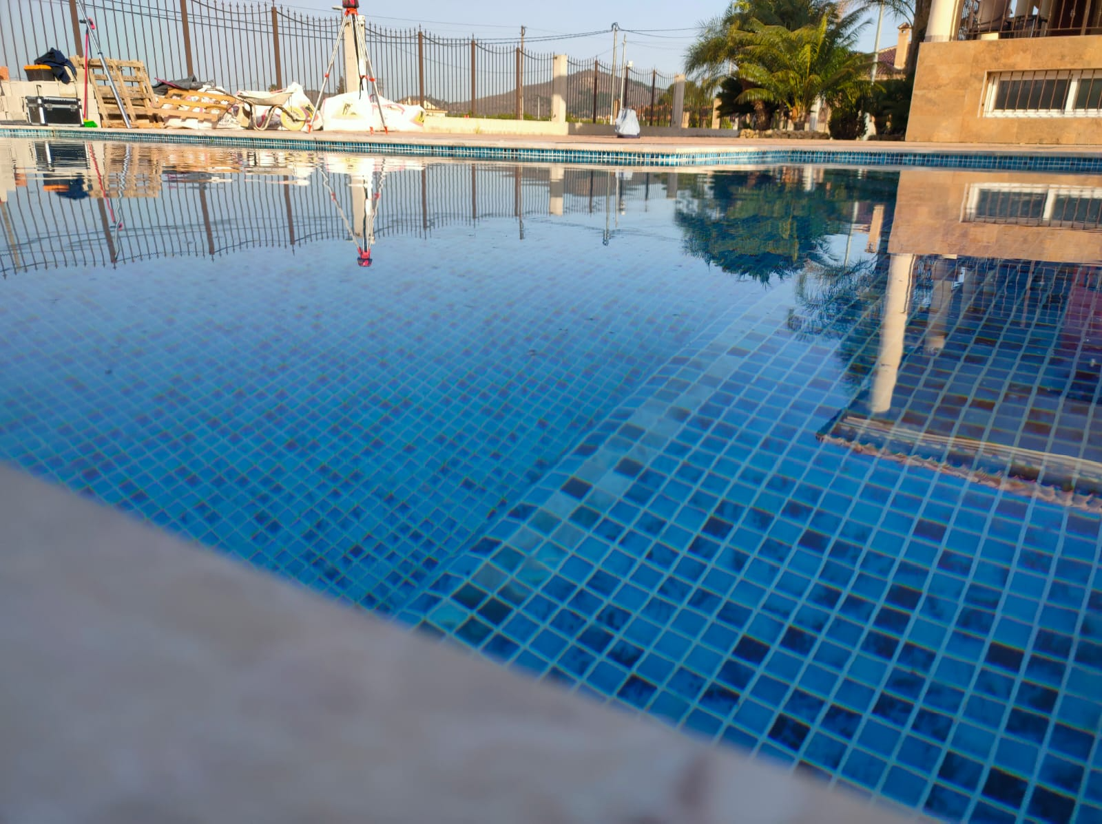 ReparaciÃ³n y mantenimiento de piscinas en Murcia.jpeg }}