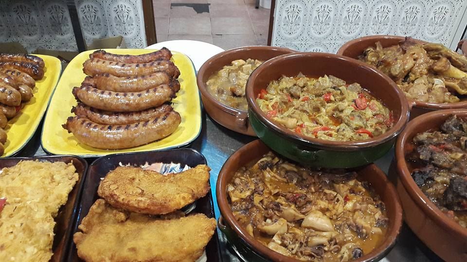 Raciones y cazuelitas de tapas: Cocina casera de Restaurante La Cantonada Raciones y cazuelitas de tapas: Cocina casera de Restaurante La Cantonada
