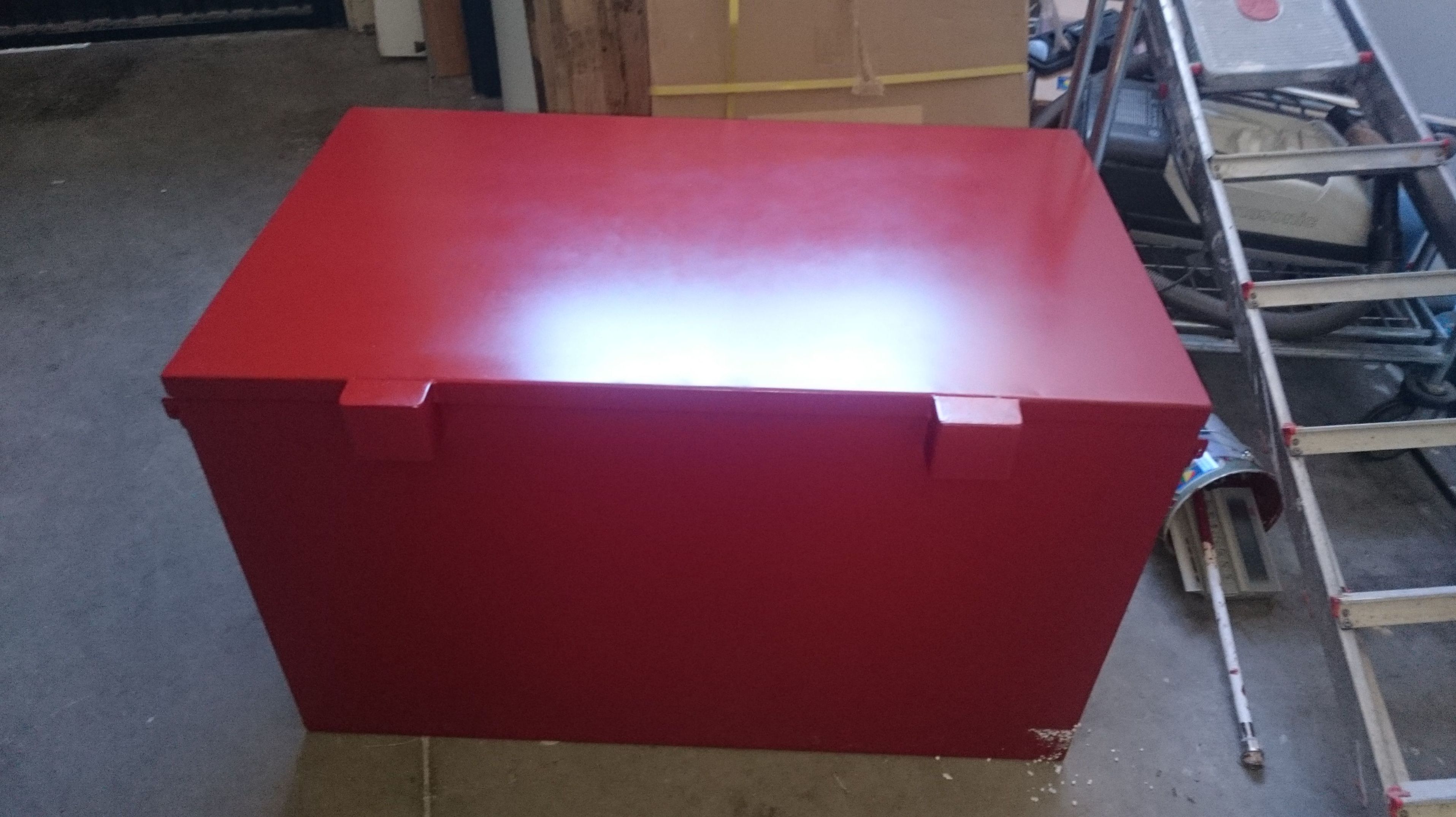 Cajón de chapa para las herramientas Cajón de chapa para las herramientas