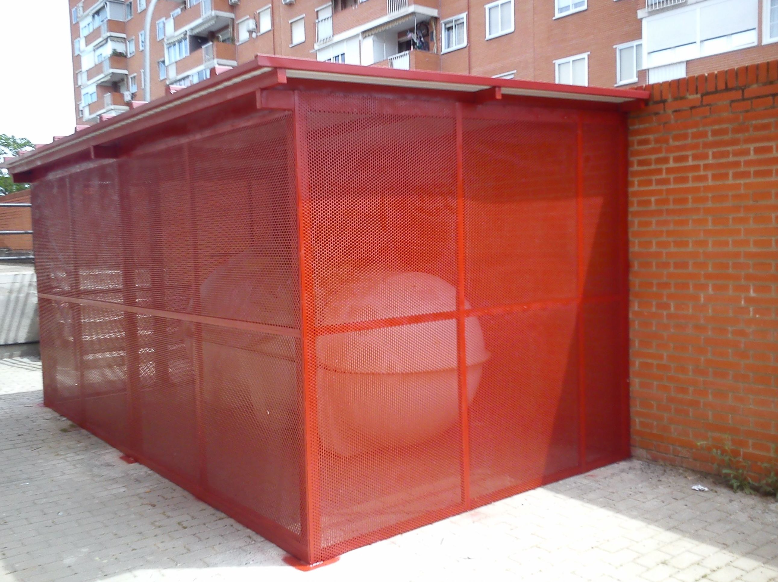 Caseta para depósito de gasóleo. Caseta para depósito de gasóleo.