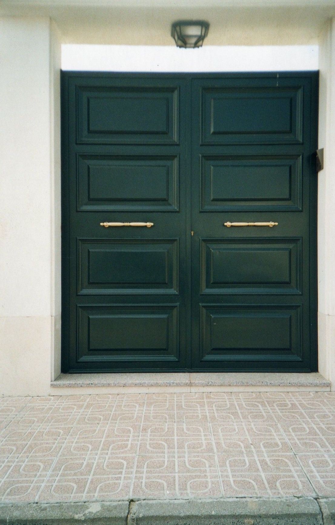 Puerta peatonal. Puerta peatonal.