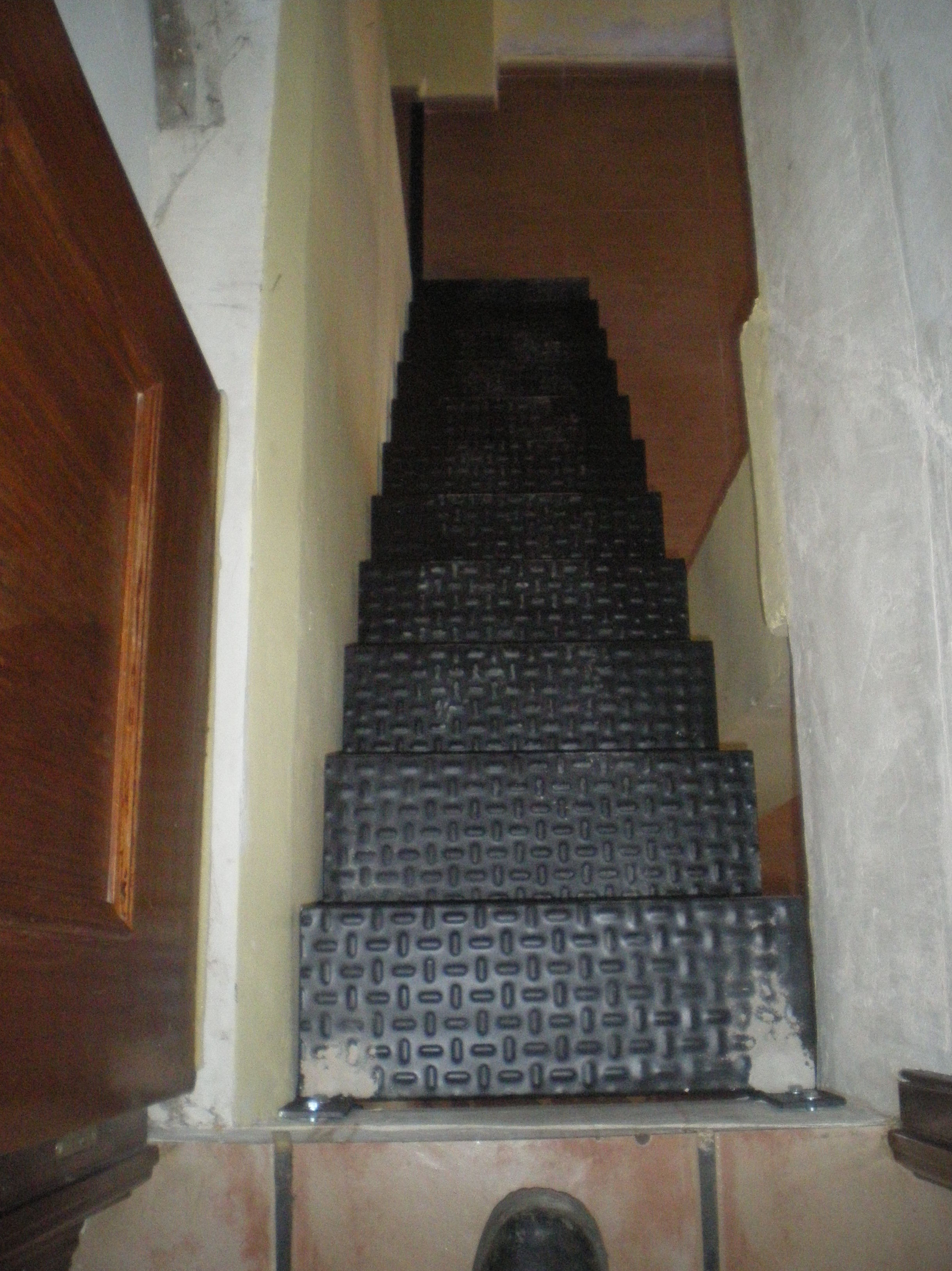 Escalera metálica de interior. Escalera metálica de interior.