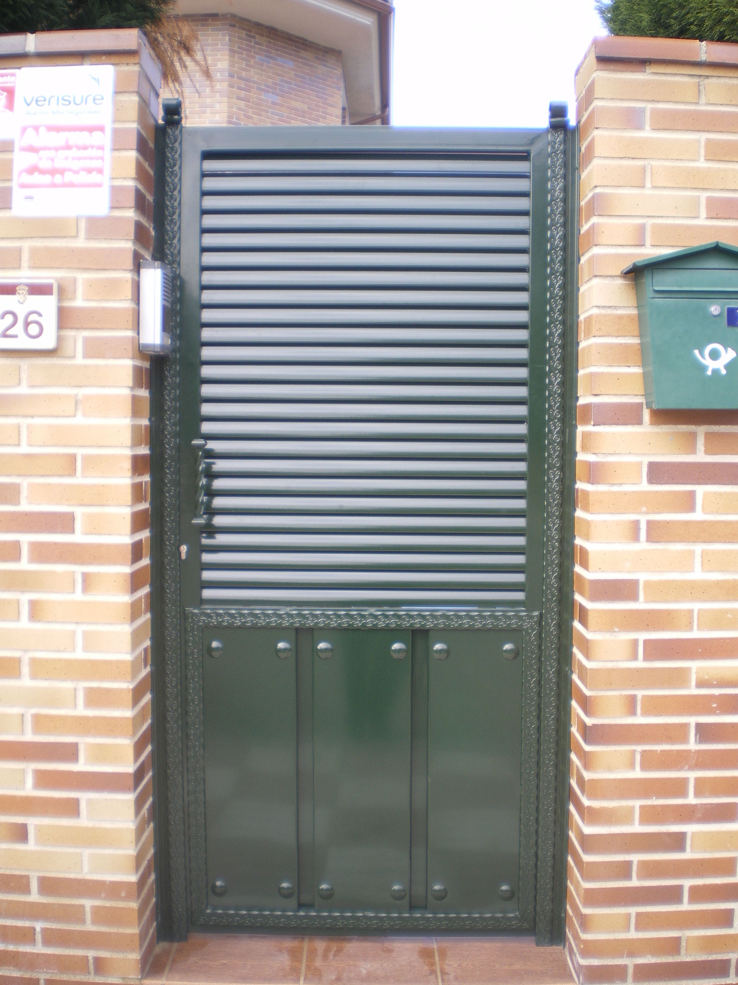 Puerta peatonal. Puerta peatonal.