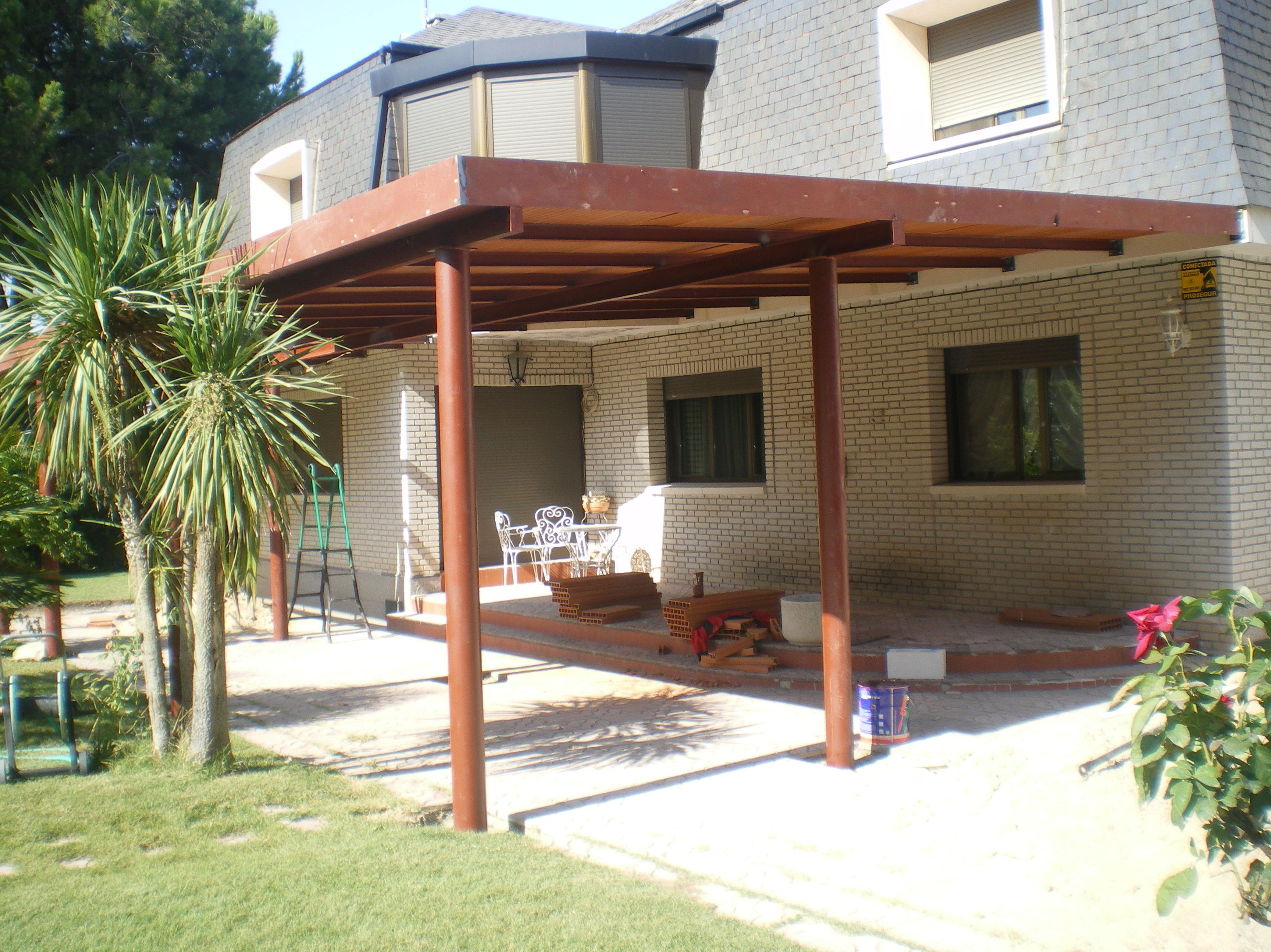 Estructura metálica de ampliación de la vivienda. Estructura metálica de ampliación de la vivienda.