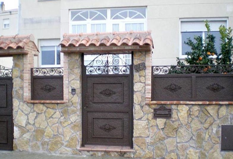 P12 - Puertas de entrada,garaje,comunidades