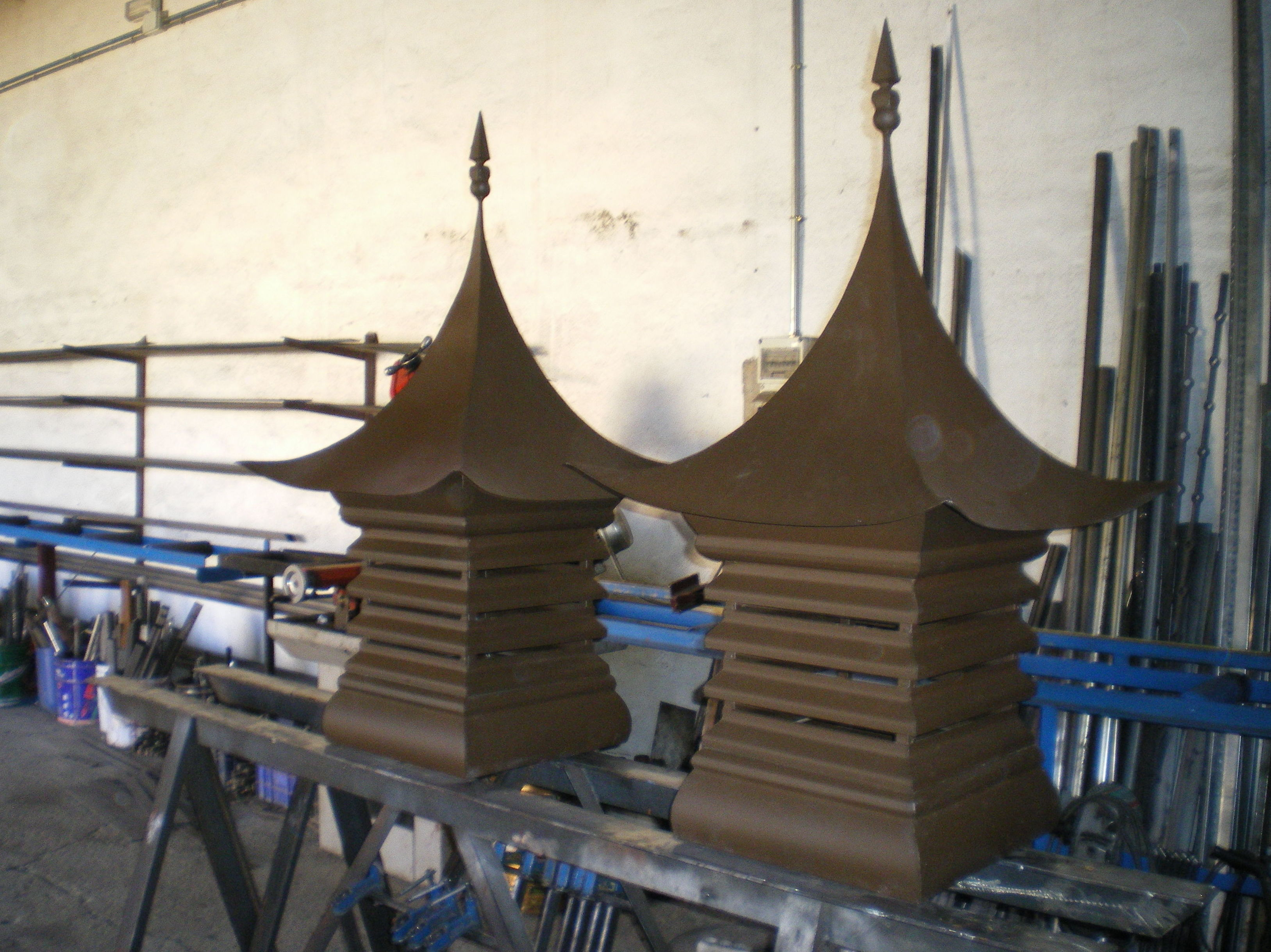 Caperuzas de chimenea estilo oriental. Caperuzas de chimenea estilo oriental.