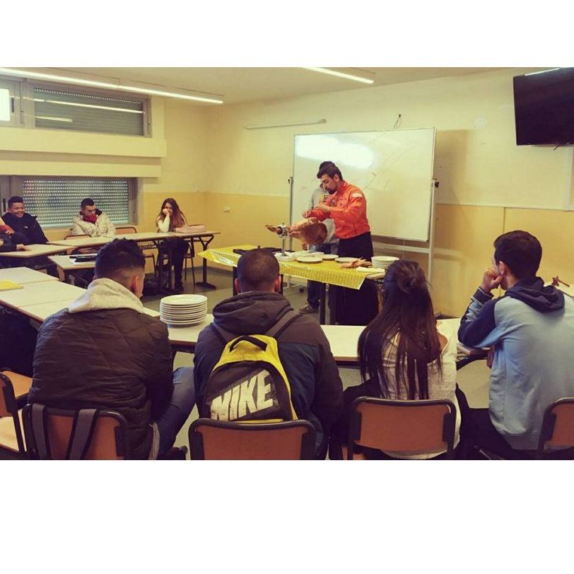 Formación y cursos del jamón: Servicios de Carlos Pérez Cortador Profesional Formación y cursos del jamón: Servicios de Carlos Pérez Cortador Profesional