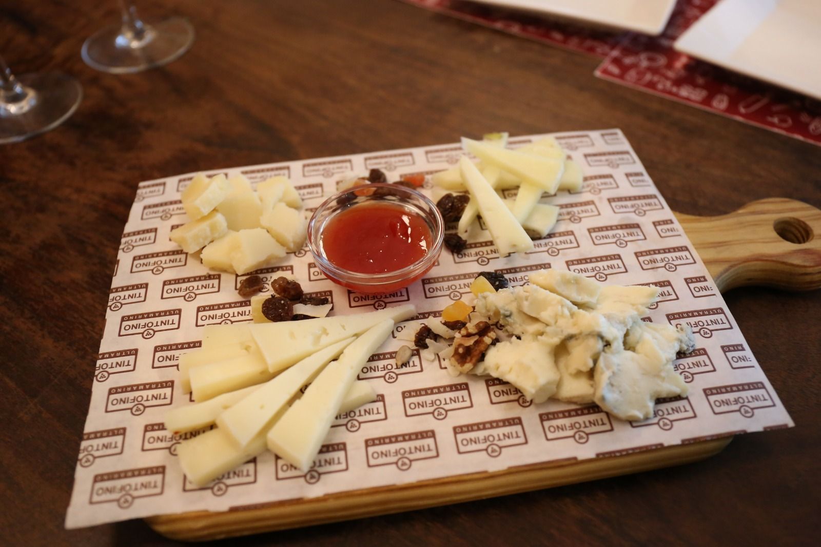 Tablas: Carta de Tinto Fino Ultramarino Tablas: Carta de Tinto Fino Ultramarino