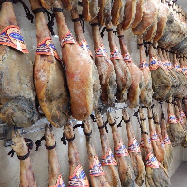 Jamón y paleta curada (con hueso): Productos de Cárnicas Carmona Jamón y paleta curada (con hueso): Productos de Cárnicas Carmona