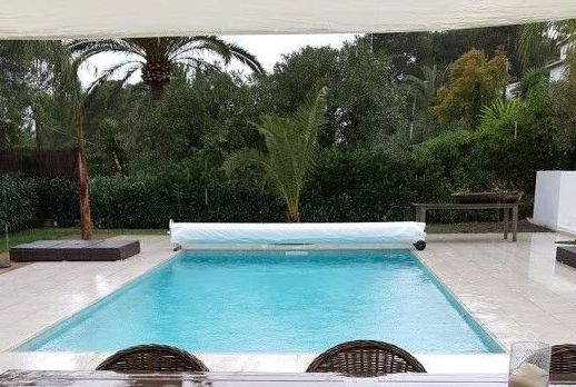 Cobertor Enrollador Protector: Servicos de Aiguanet Garden & Pool Cobertor Enrollador Protector: Servicos de Aiguanet Garden & Pool