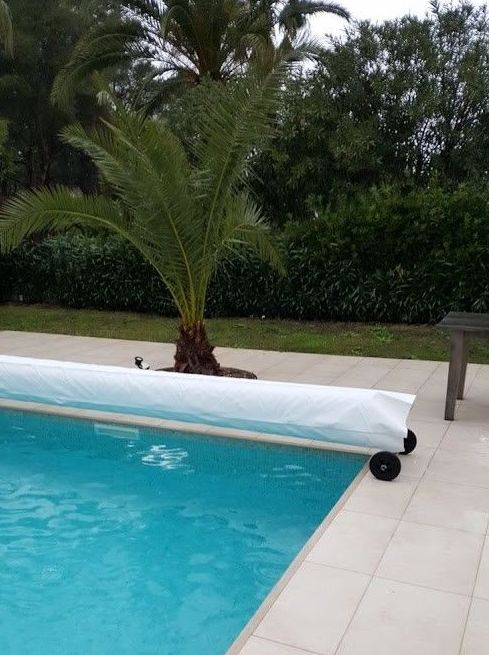 Cobertor Enrollador Protector: Servicos de Aiguanet Garden & Pool Cobertor Enrollador Protector: Servicos de Aiguanet Garden & Pool