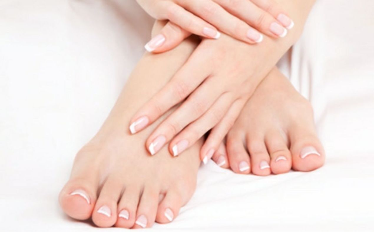 Manicura y pedicura express: Tratamientos y Productos de Chic Beauty Center Manicura y pedicura express: Tratamientos y Productos de Chic Beauty Center